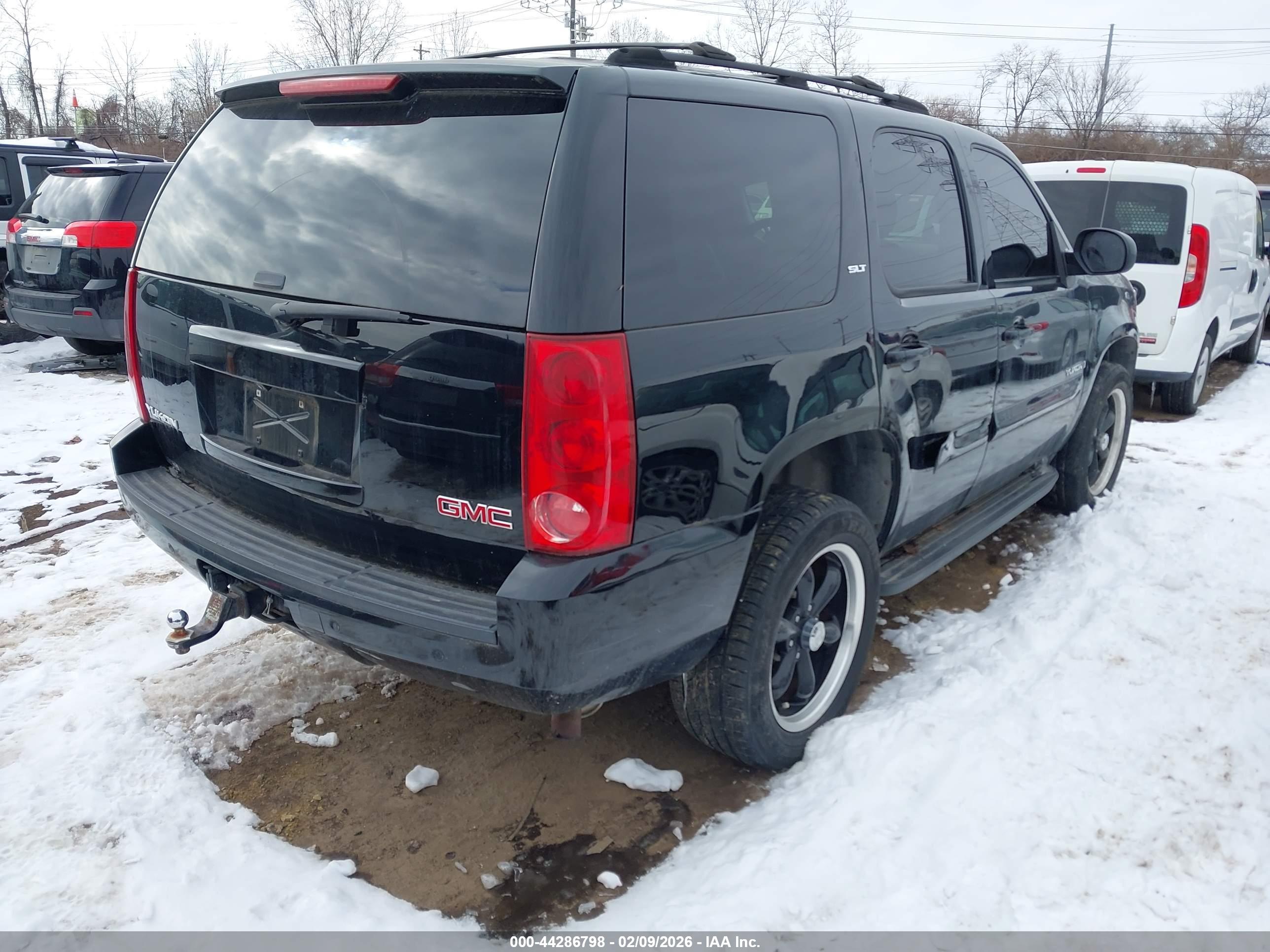 GMC YUKON image 4