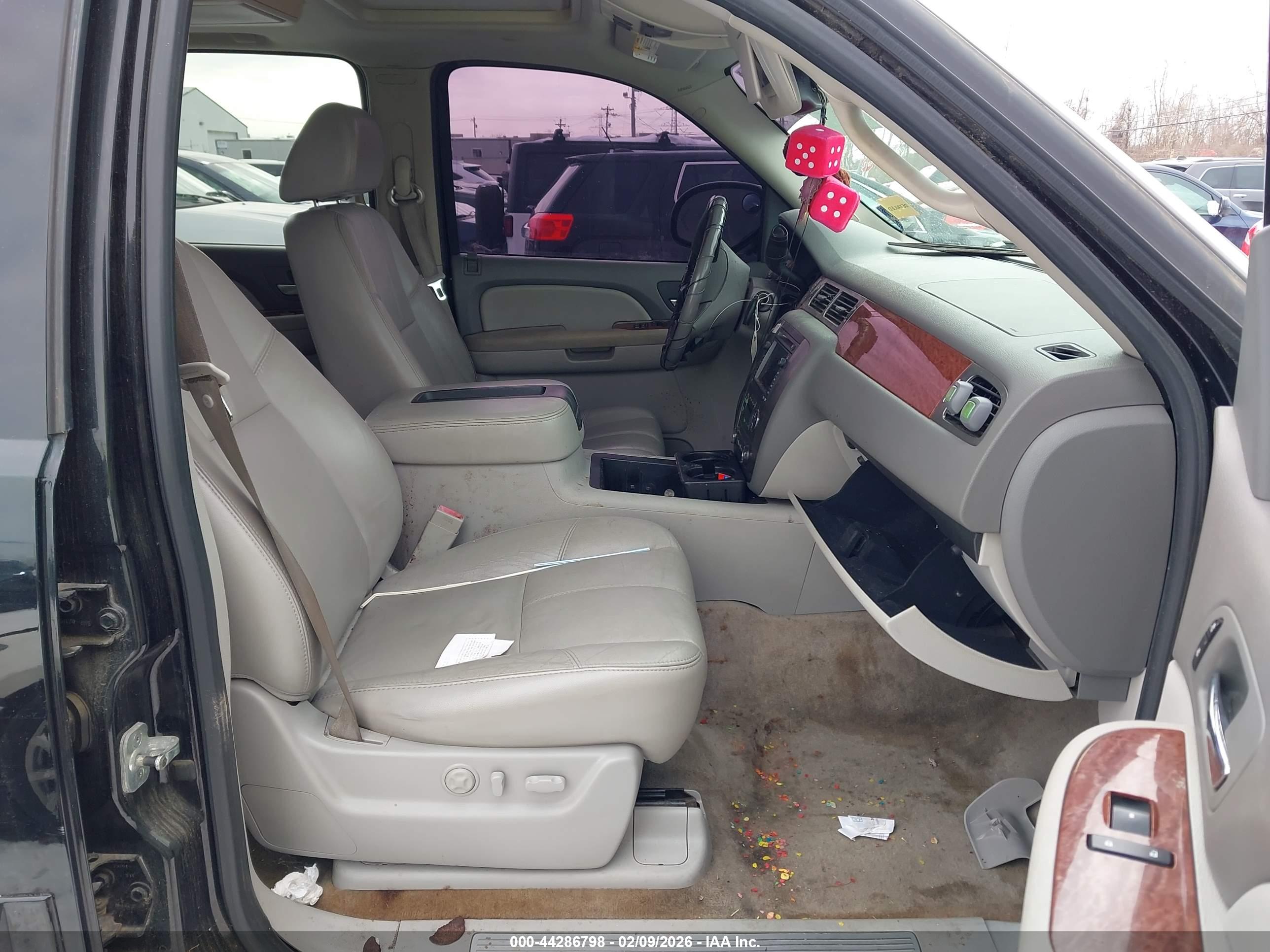 GMC YUKON image 5