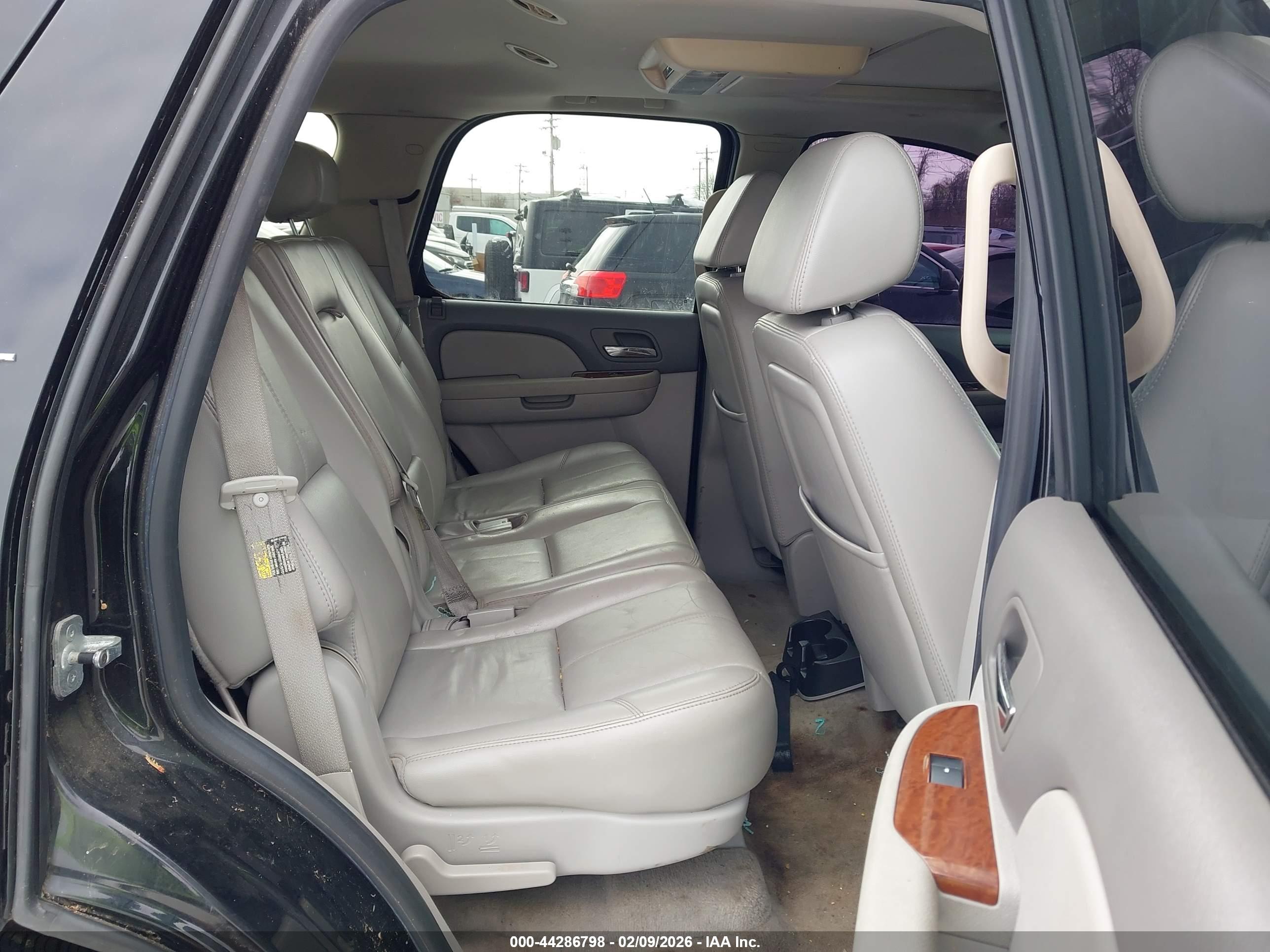 GMC YUKON image 8