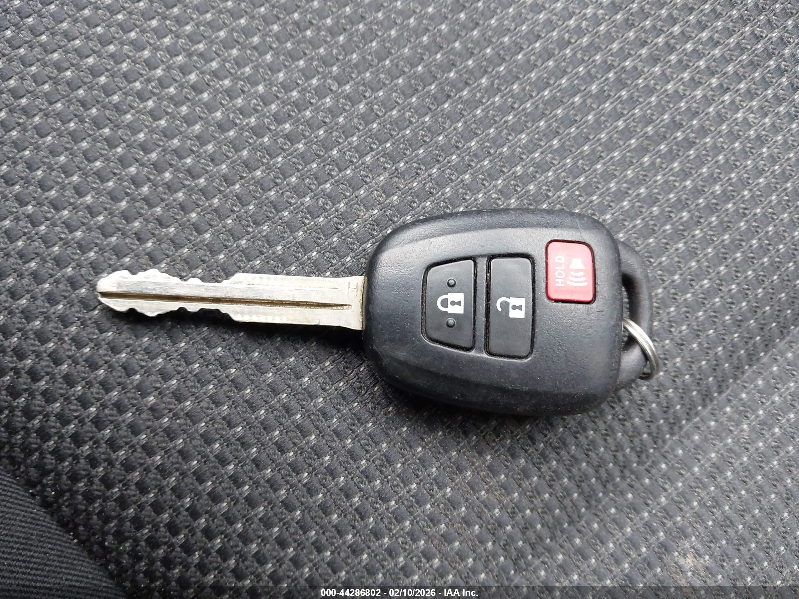 TOYOTA RAV4 image 11
