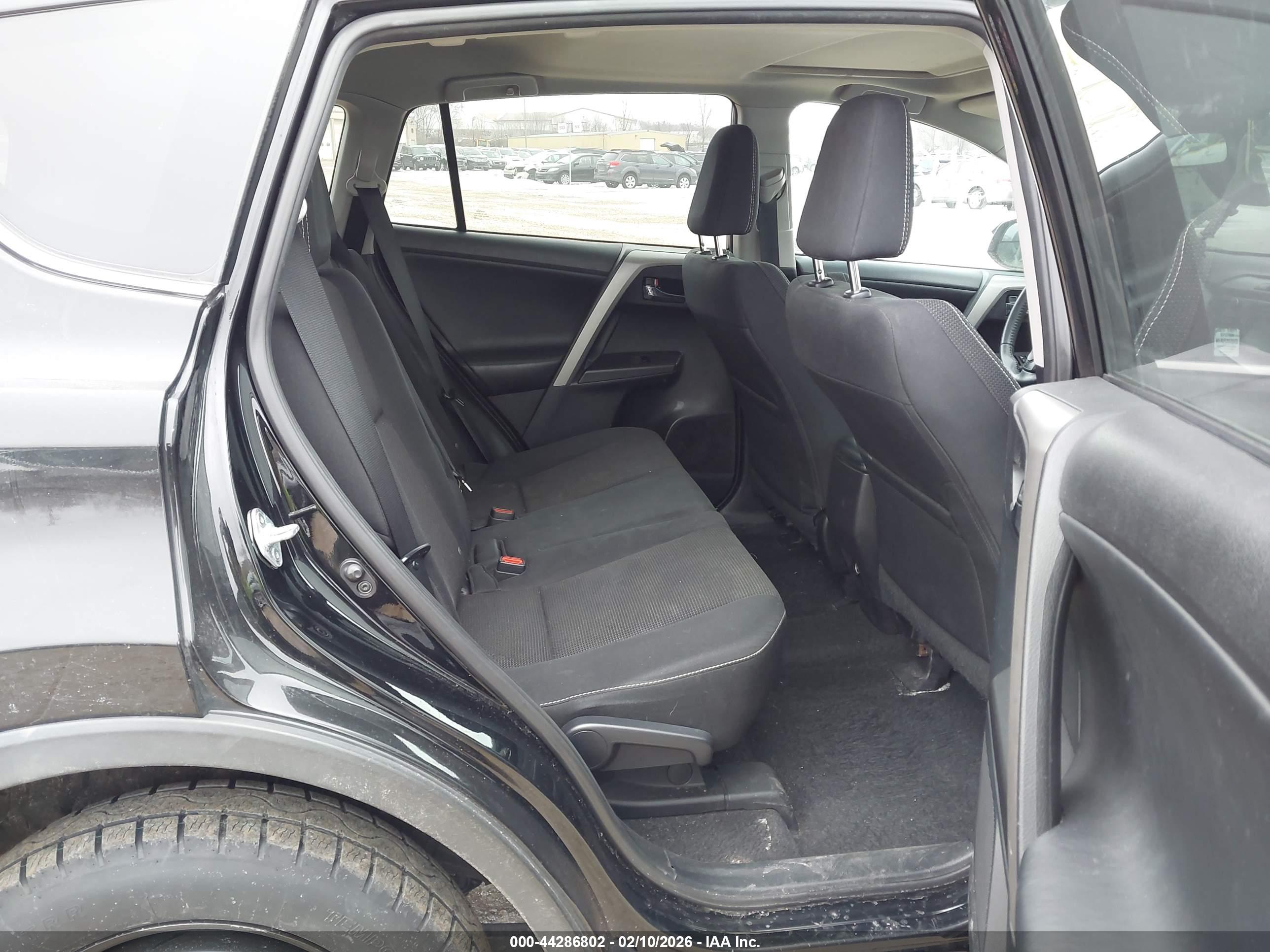 TOYOTA RAV4 image 8