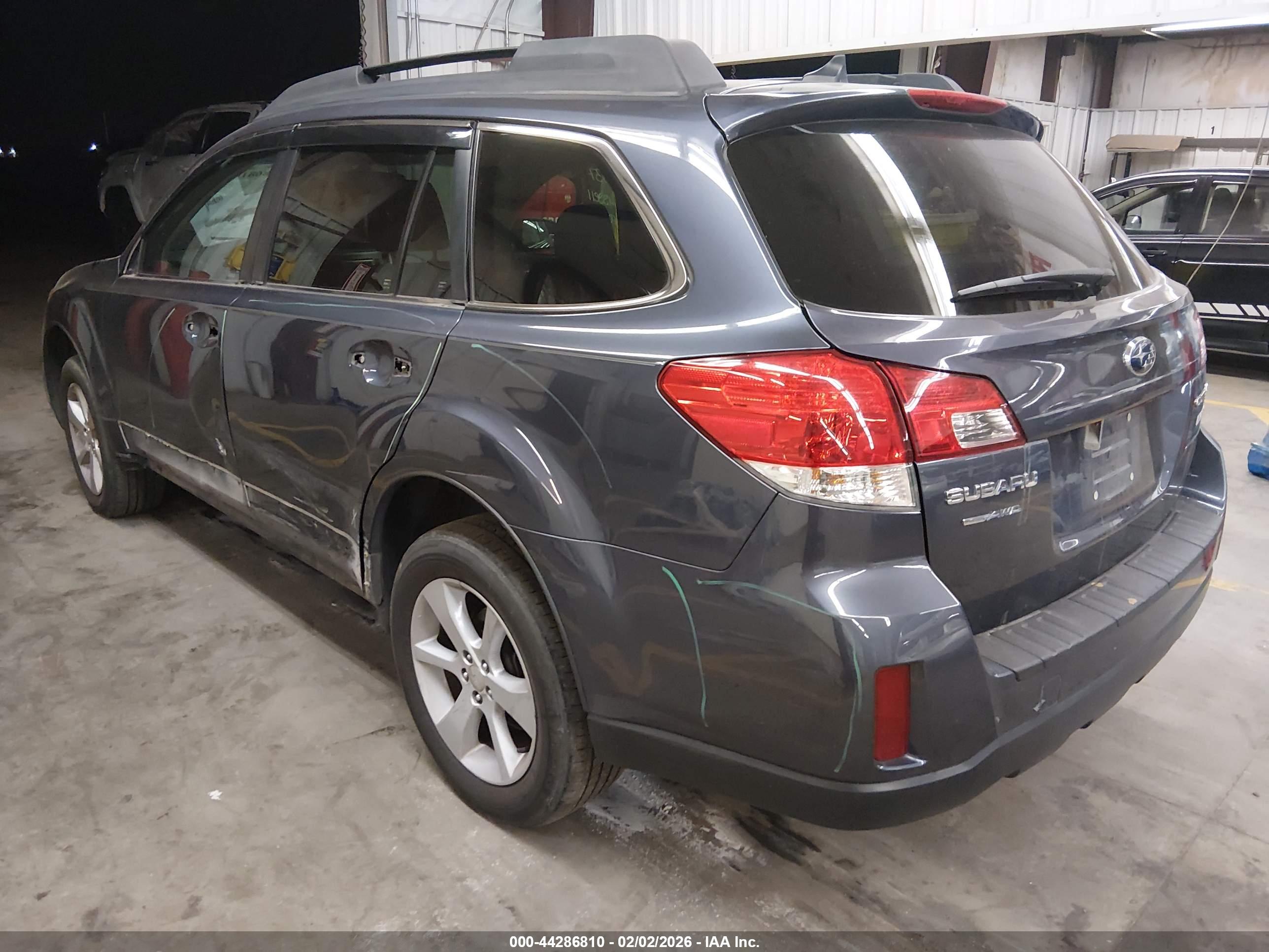 SUBARU OUTBACK image 3
