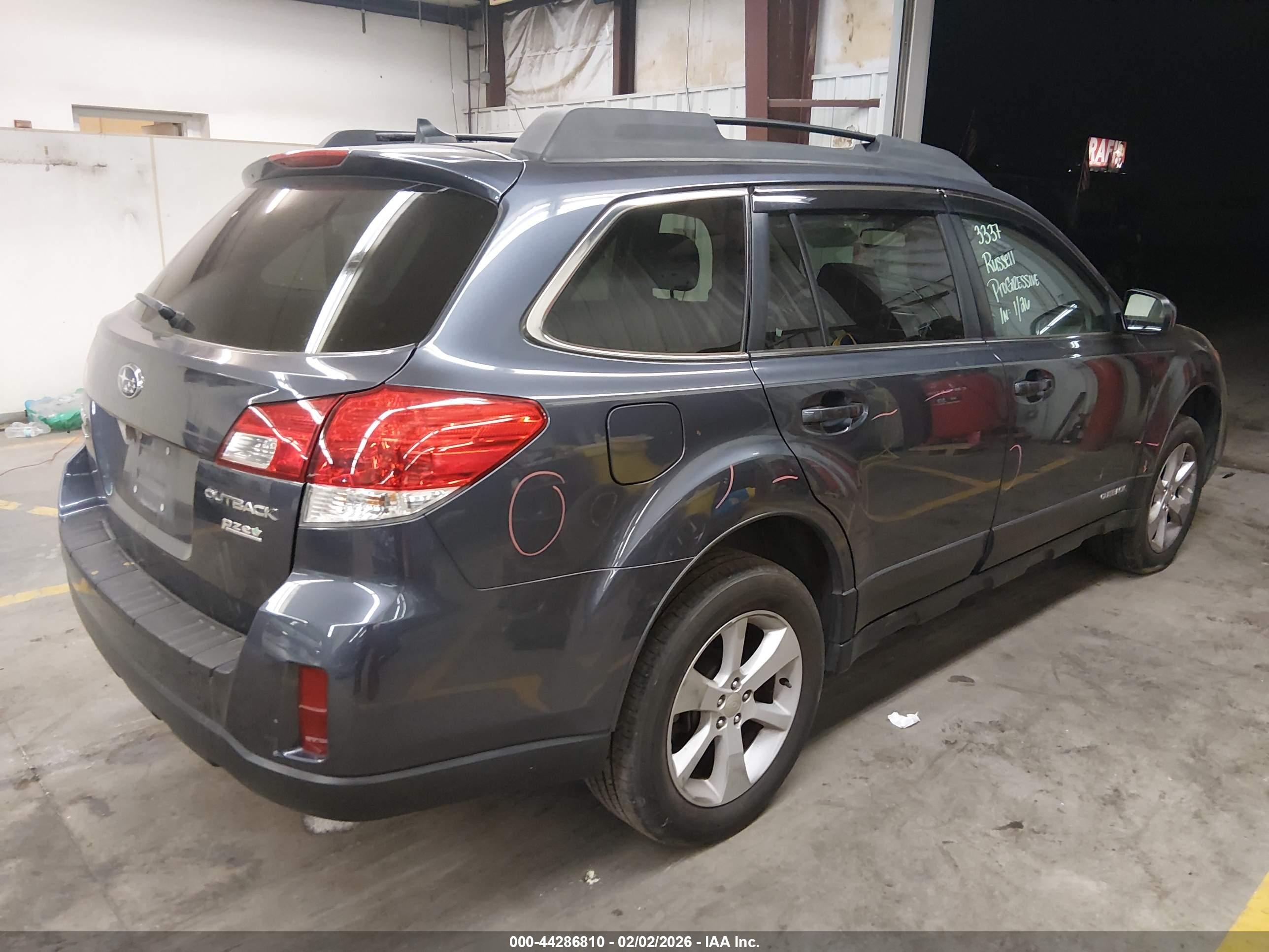 SUBARU OUTBACK image 4