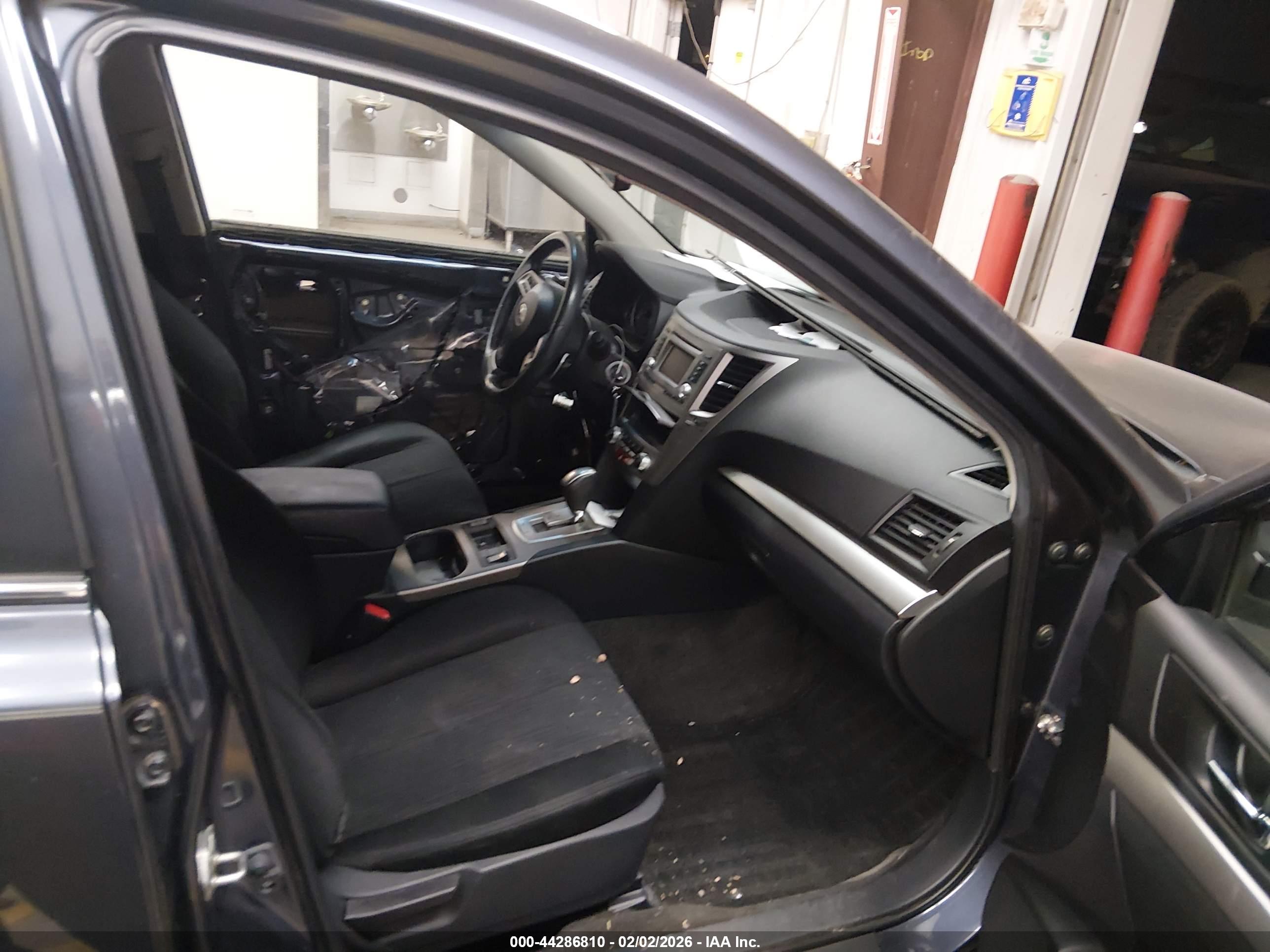 SUBARU OUTBACK image 5