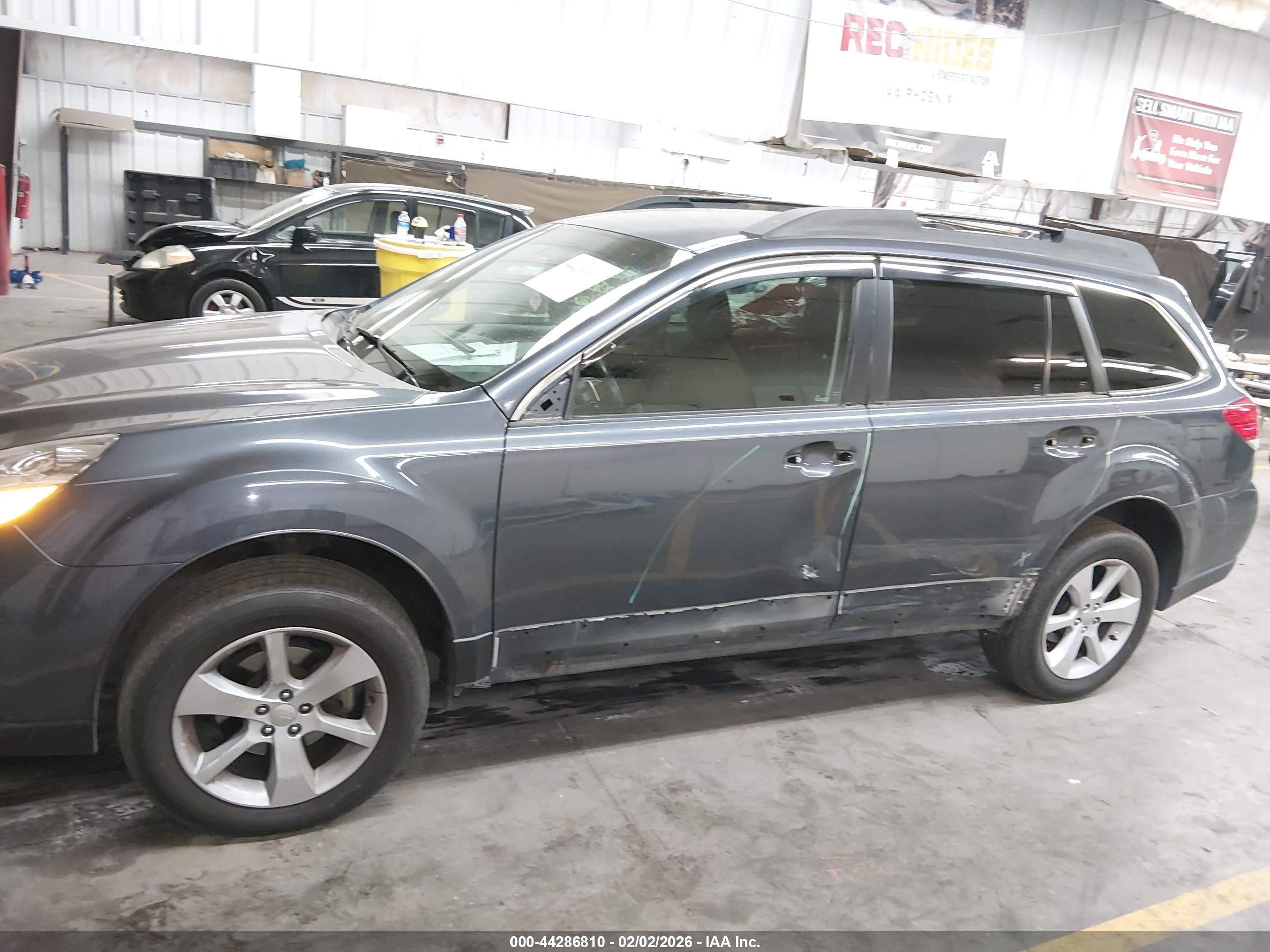 SUBARU OUTBACK image 6