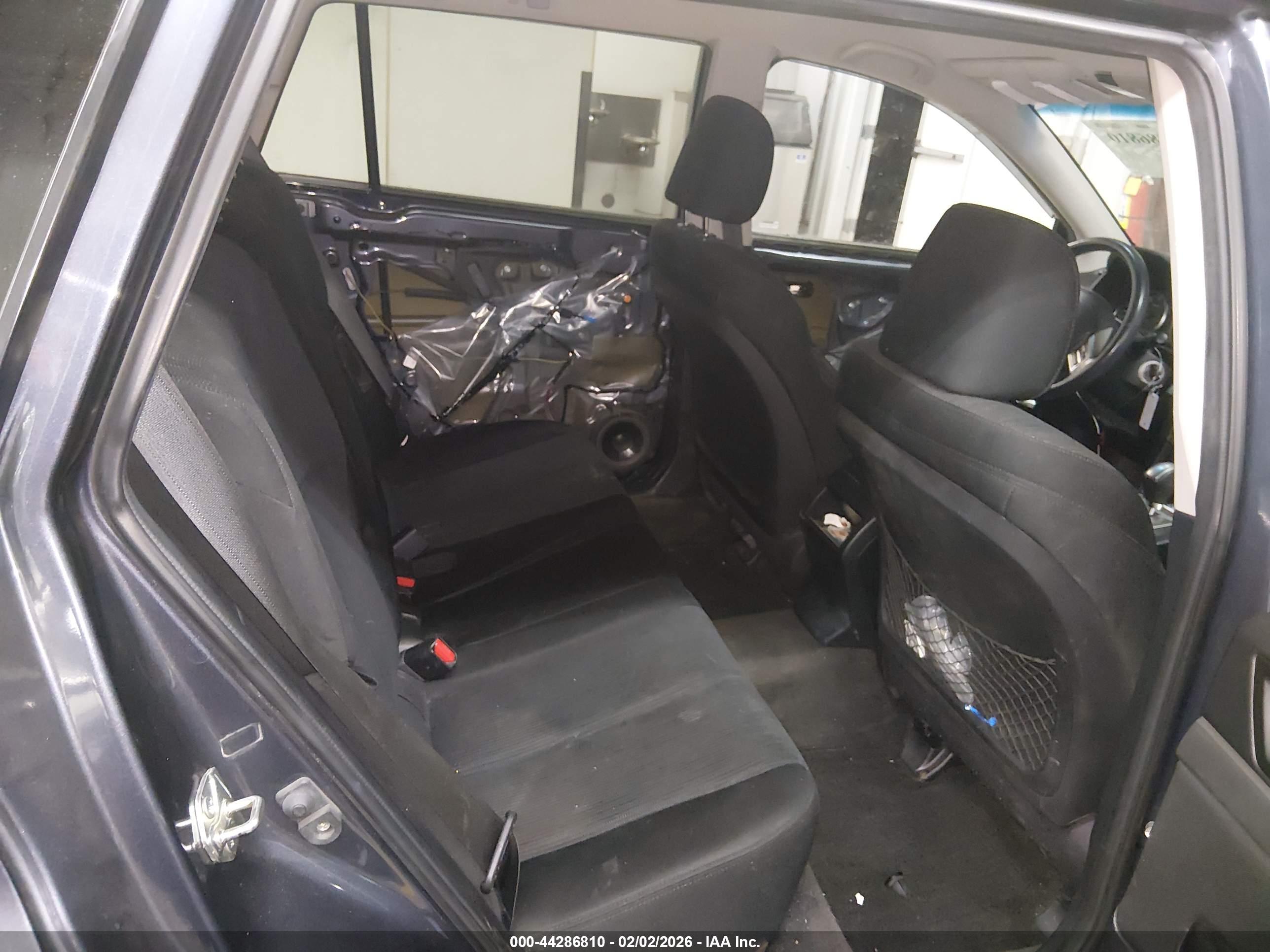 SUBARU OUTBACK image 8