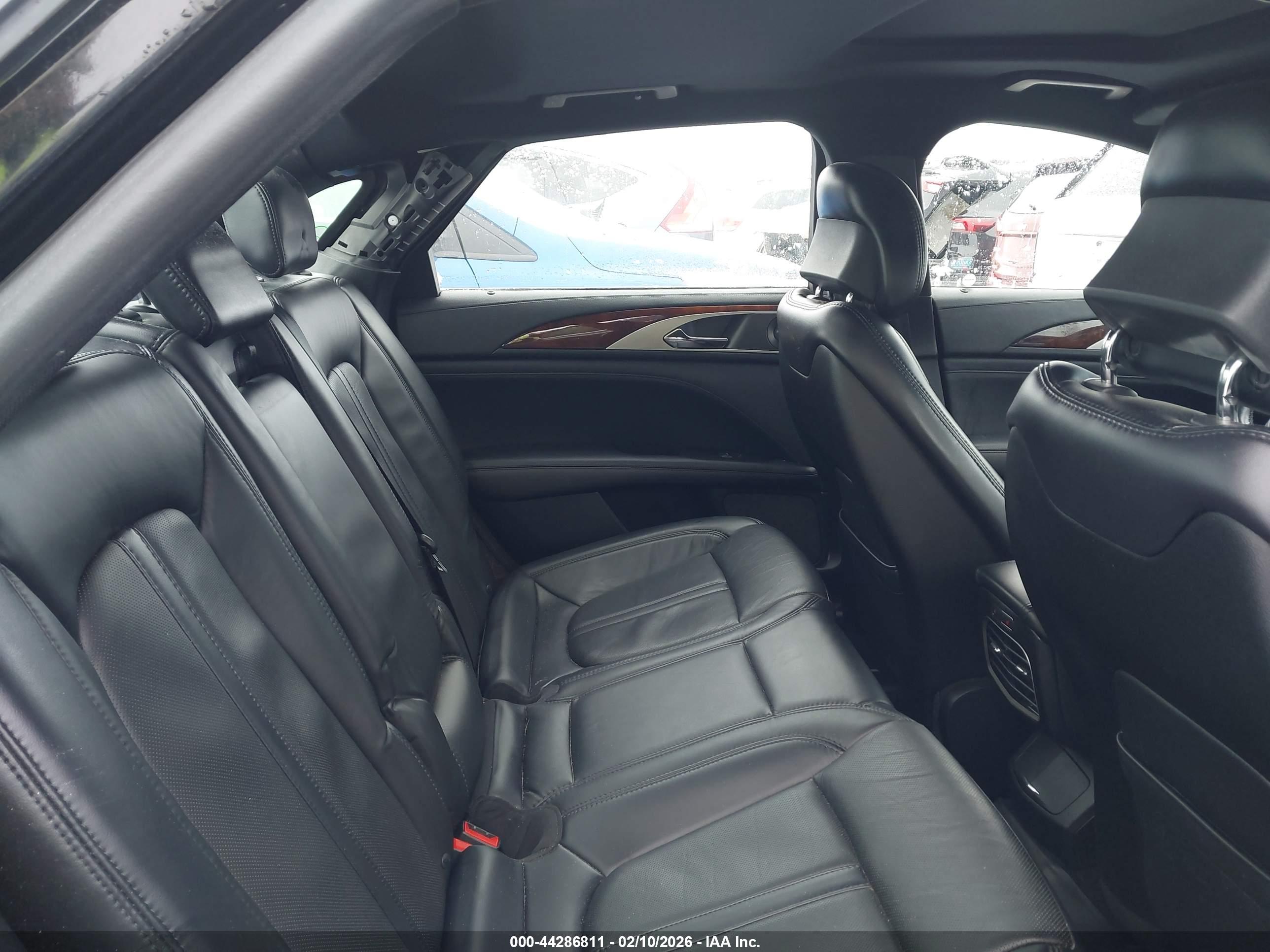 LINCOLN MKZ image 8