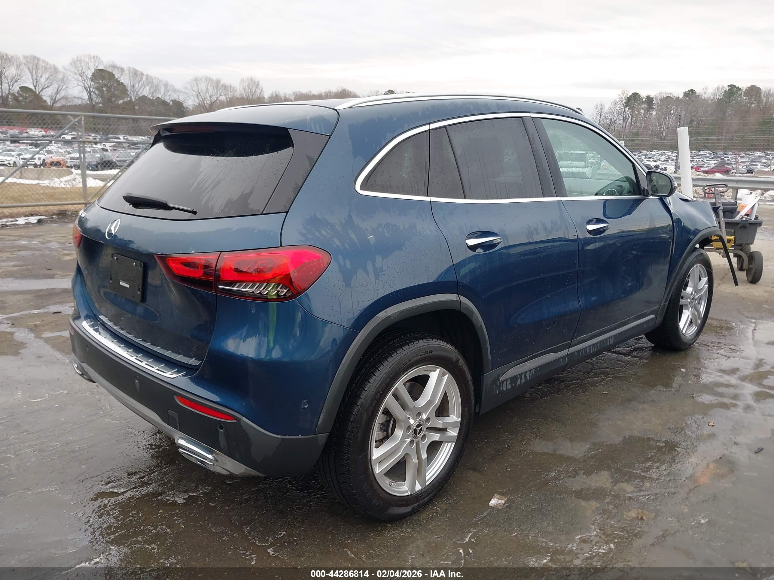 MERCEDES-BENZ GLA image 4