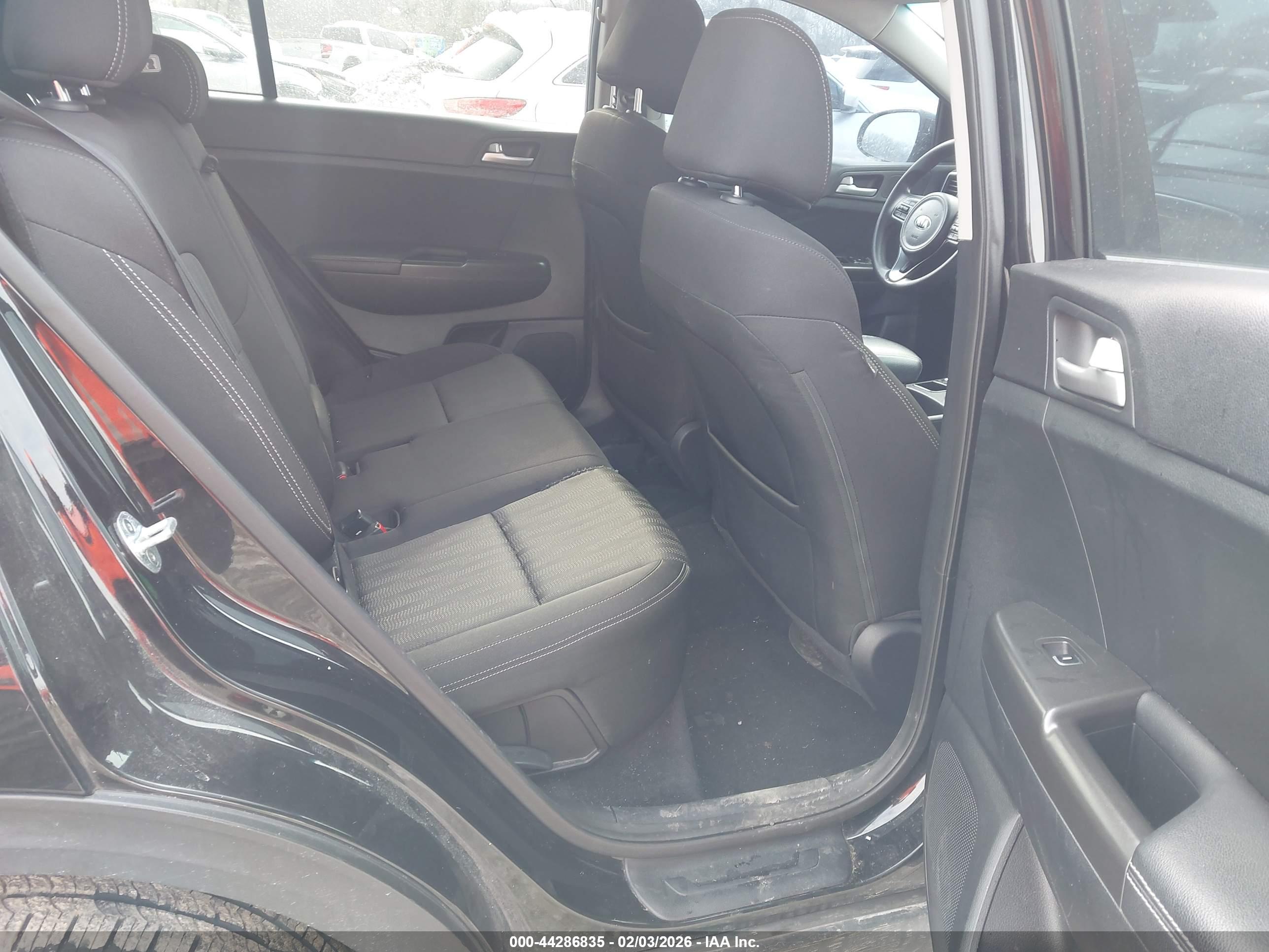 KIA SPORTAGE image 8