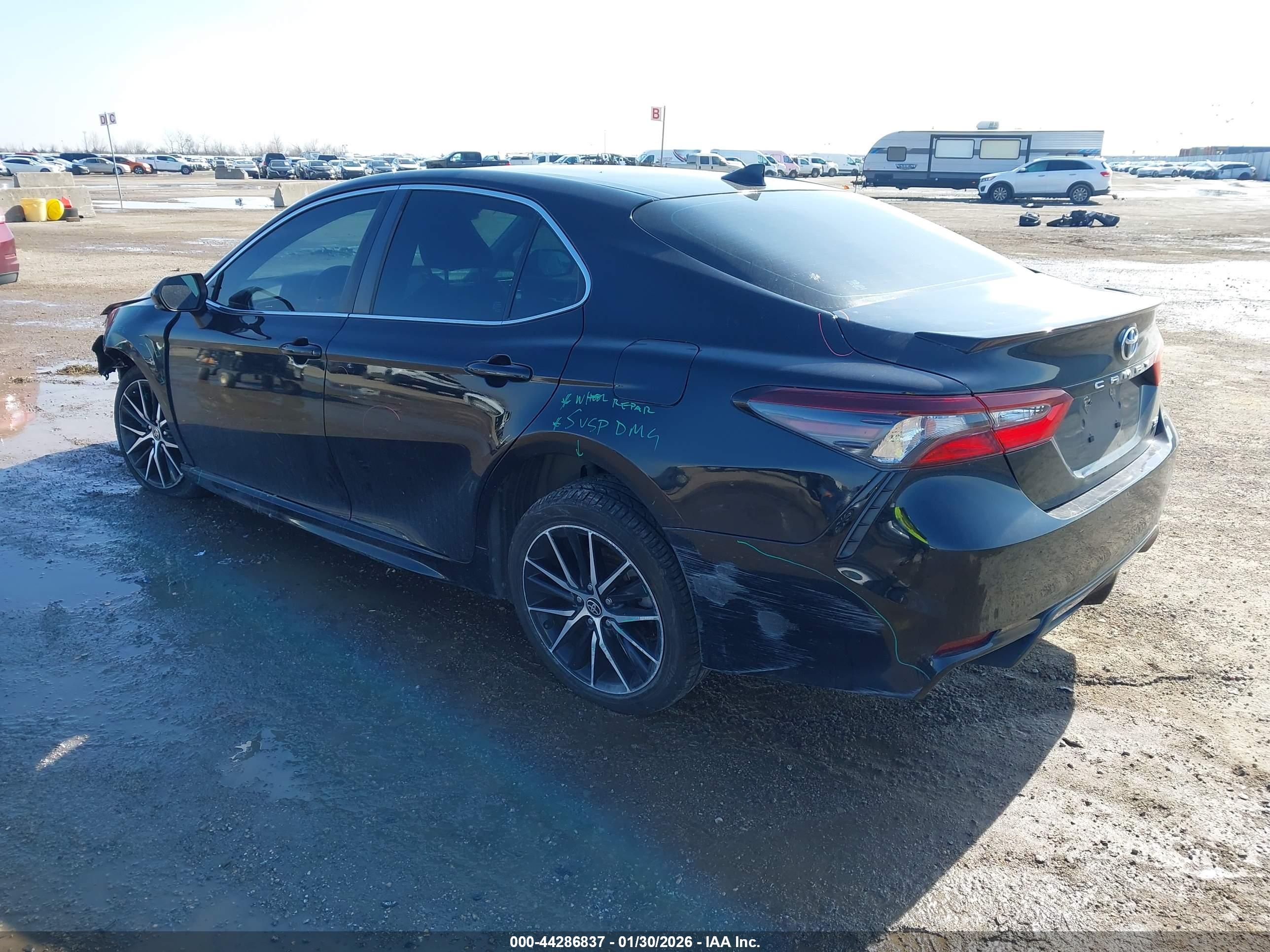 TOYOTA CAMRY image 3