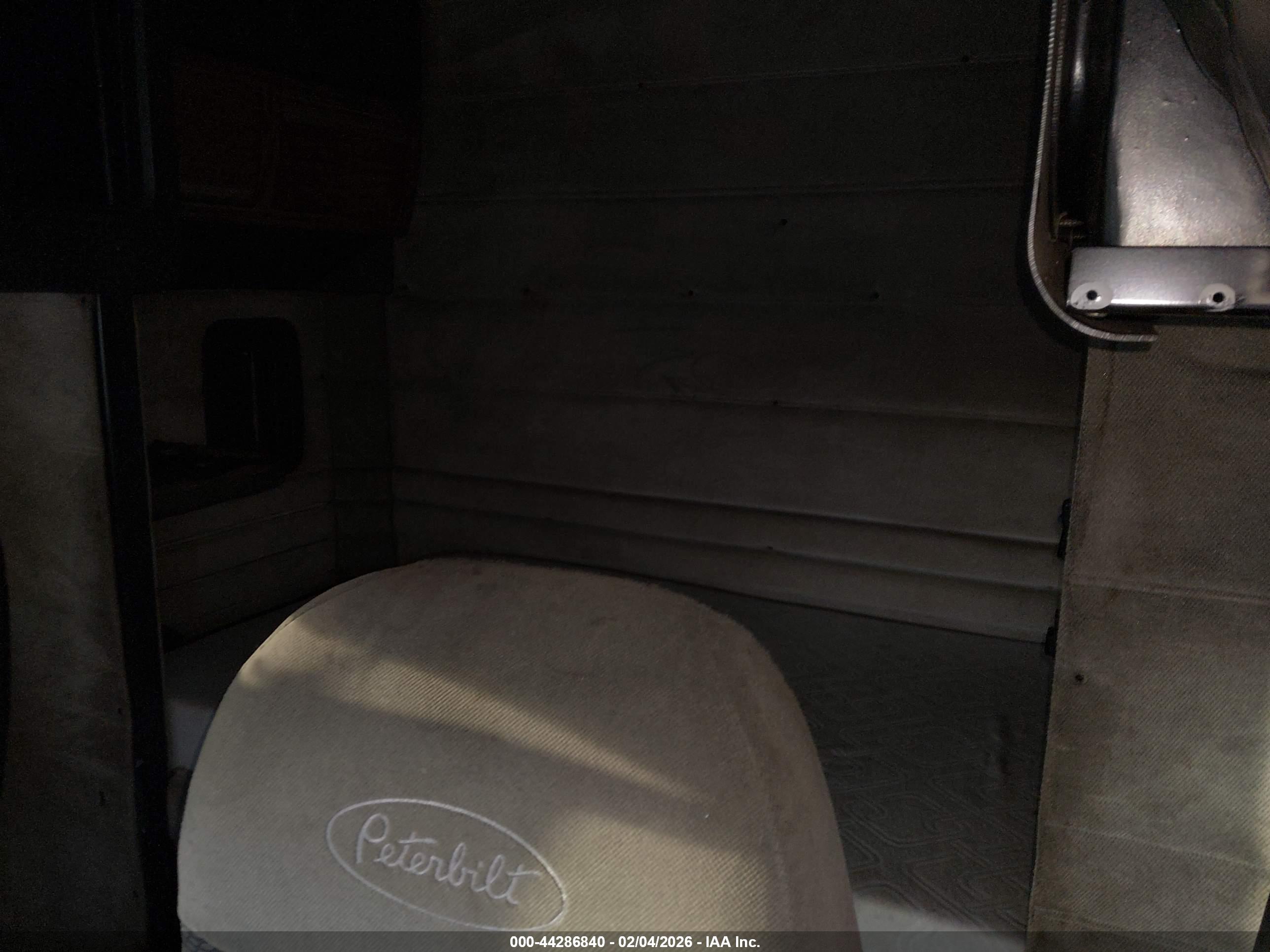 PETERBILT 379 image 8