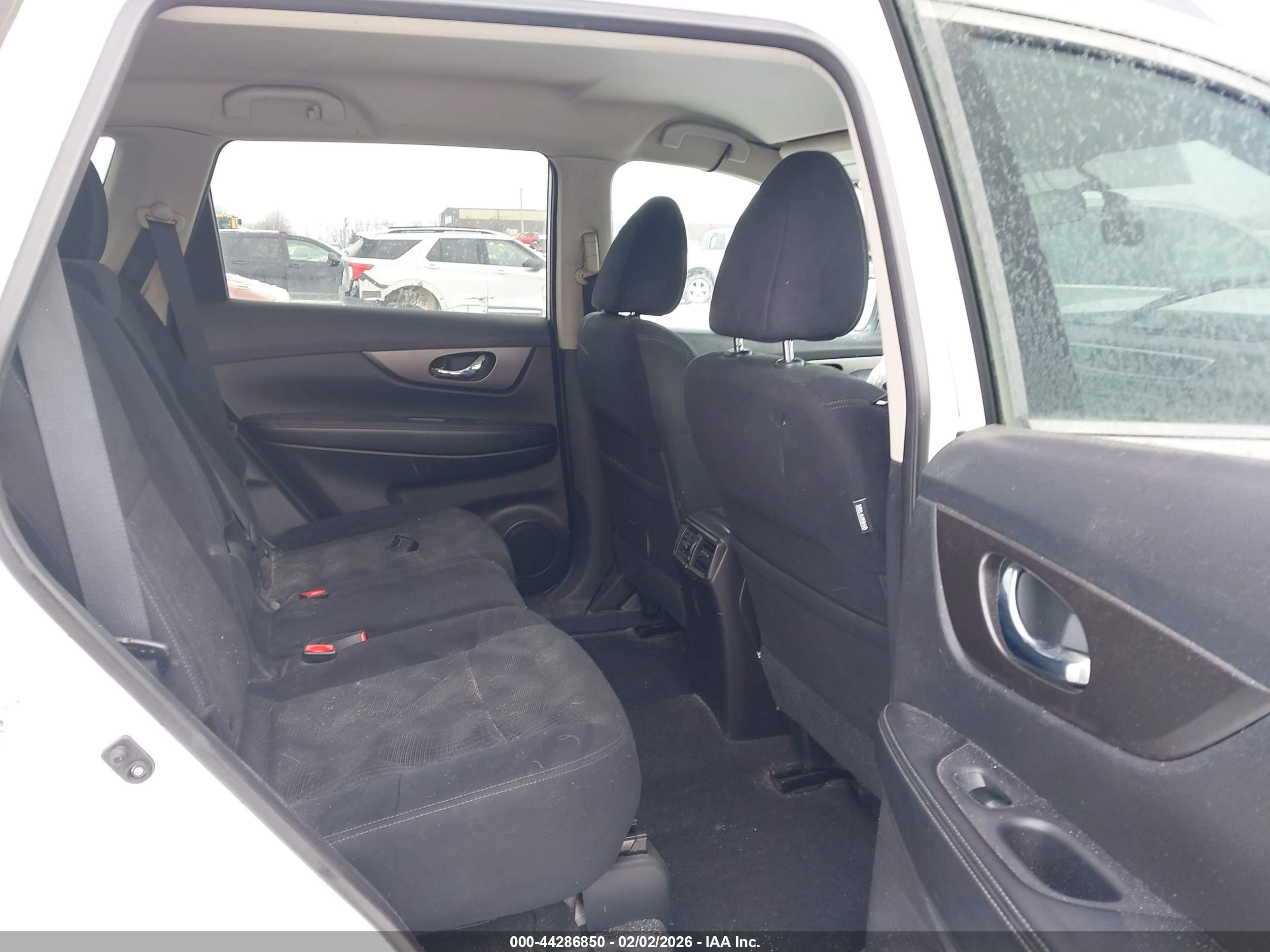 NISSAN ROGUE image 8
