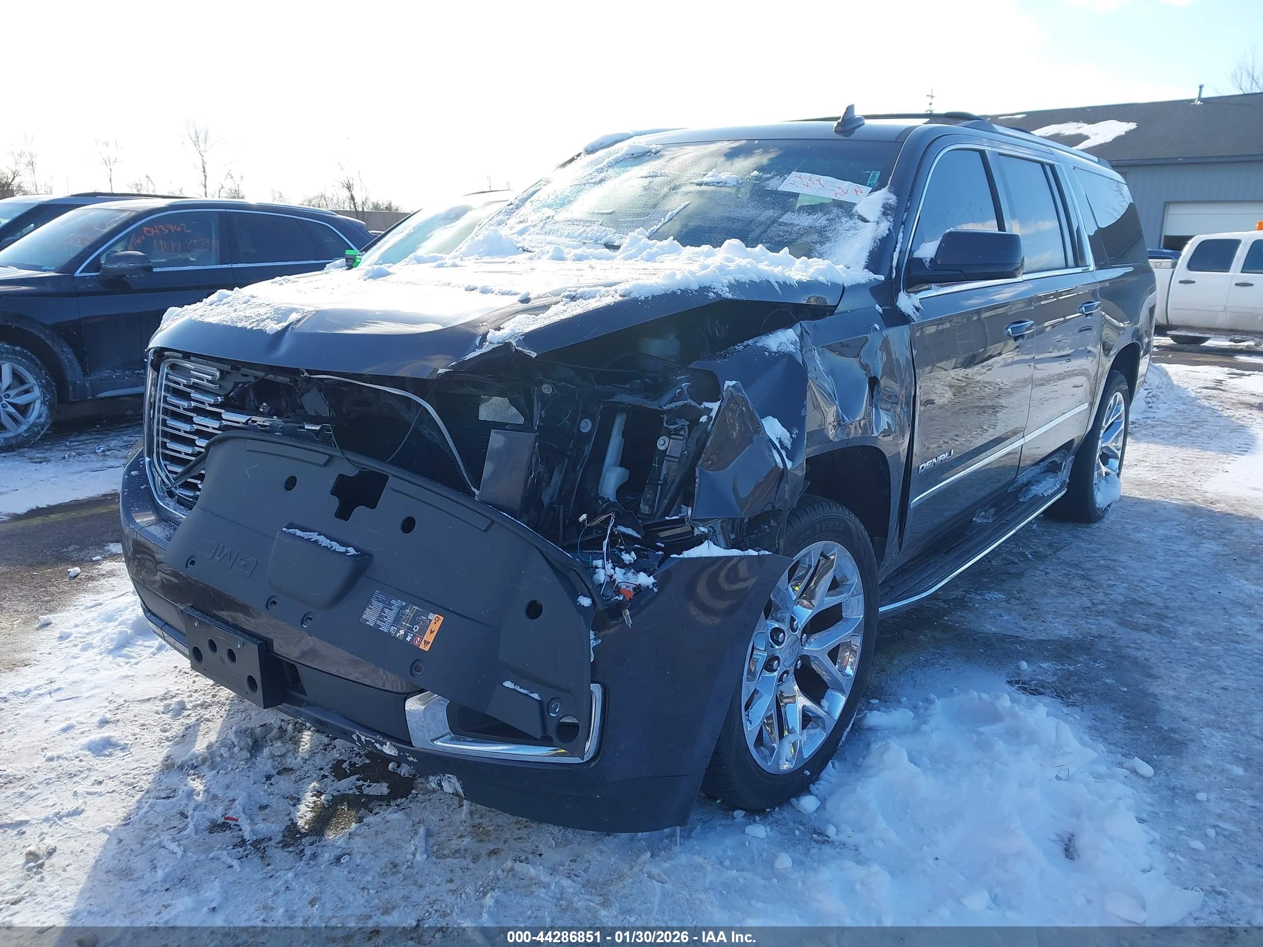 GMC YUKON image 2