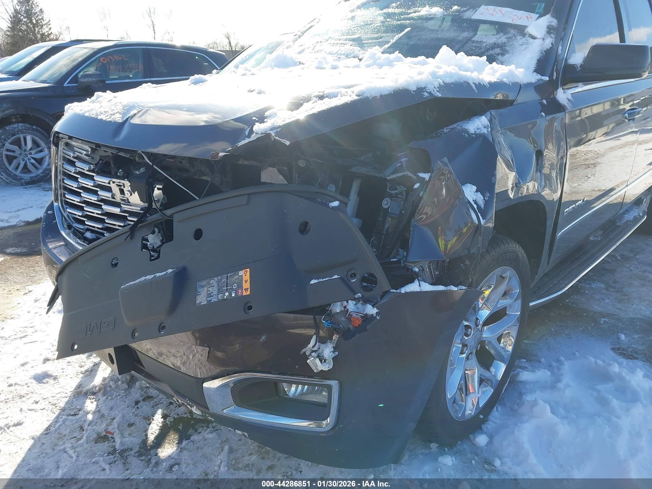 GMC YUKON image 6