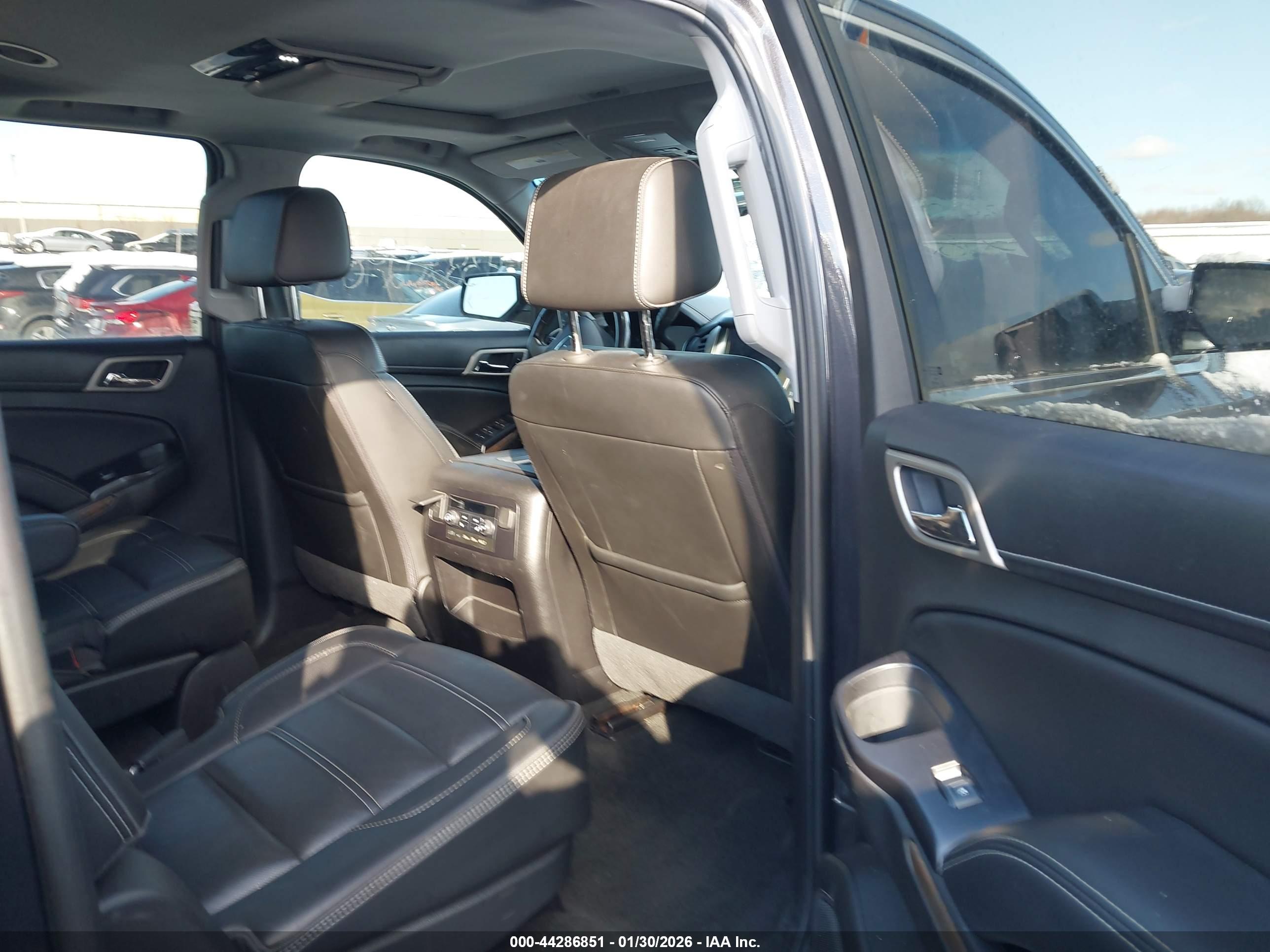 GMC YUKON image 8