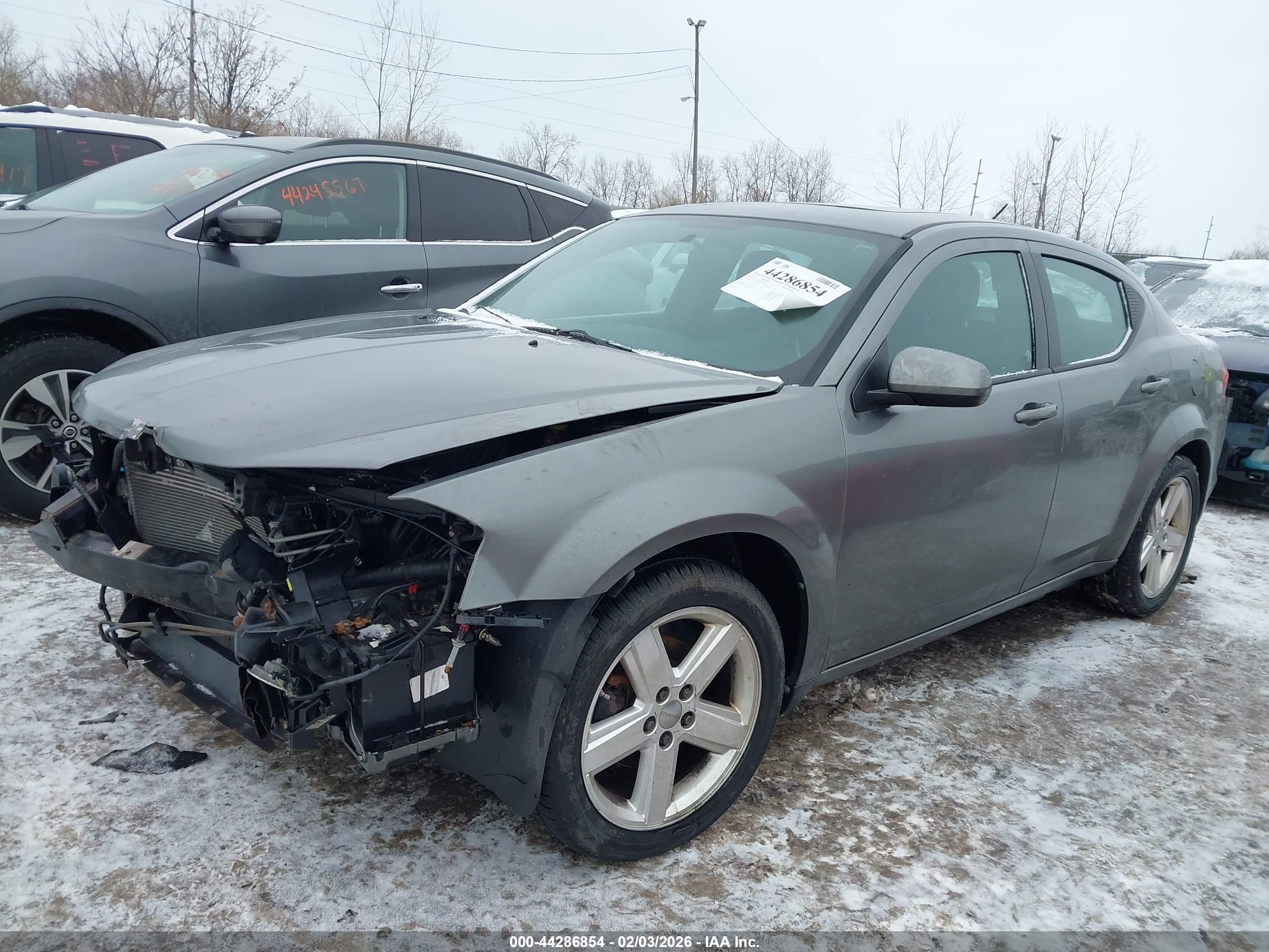 DODGE AVENGER image 2
