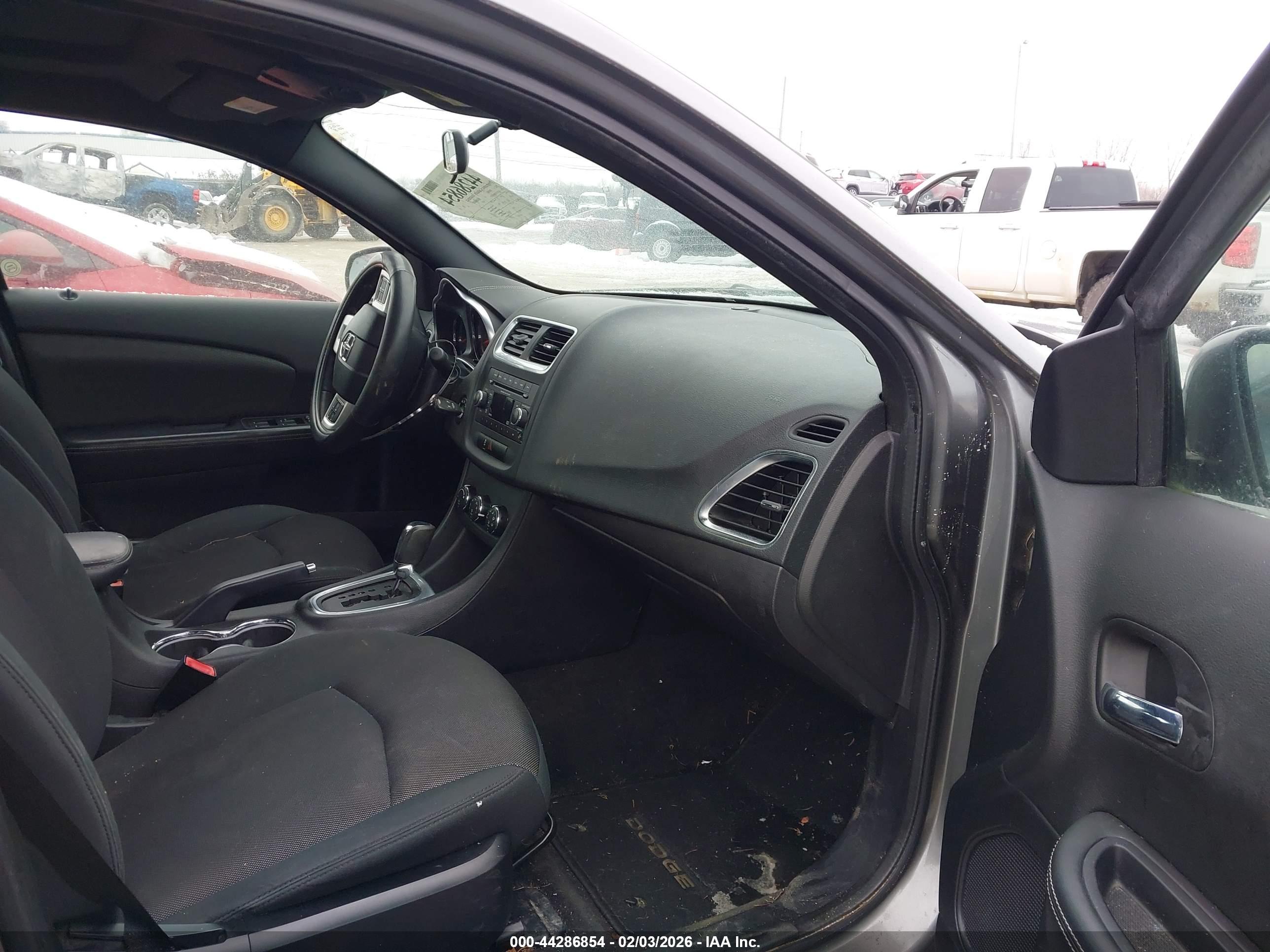 DODGE AVENGER image 5