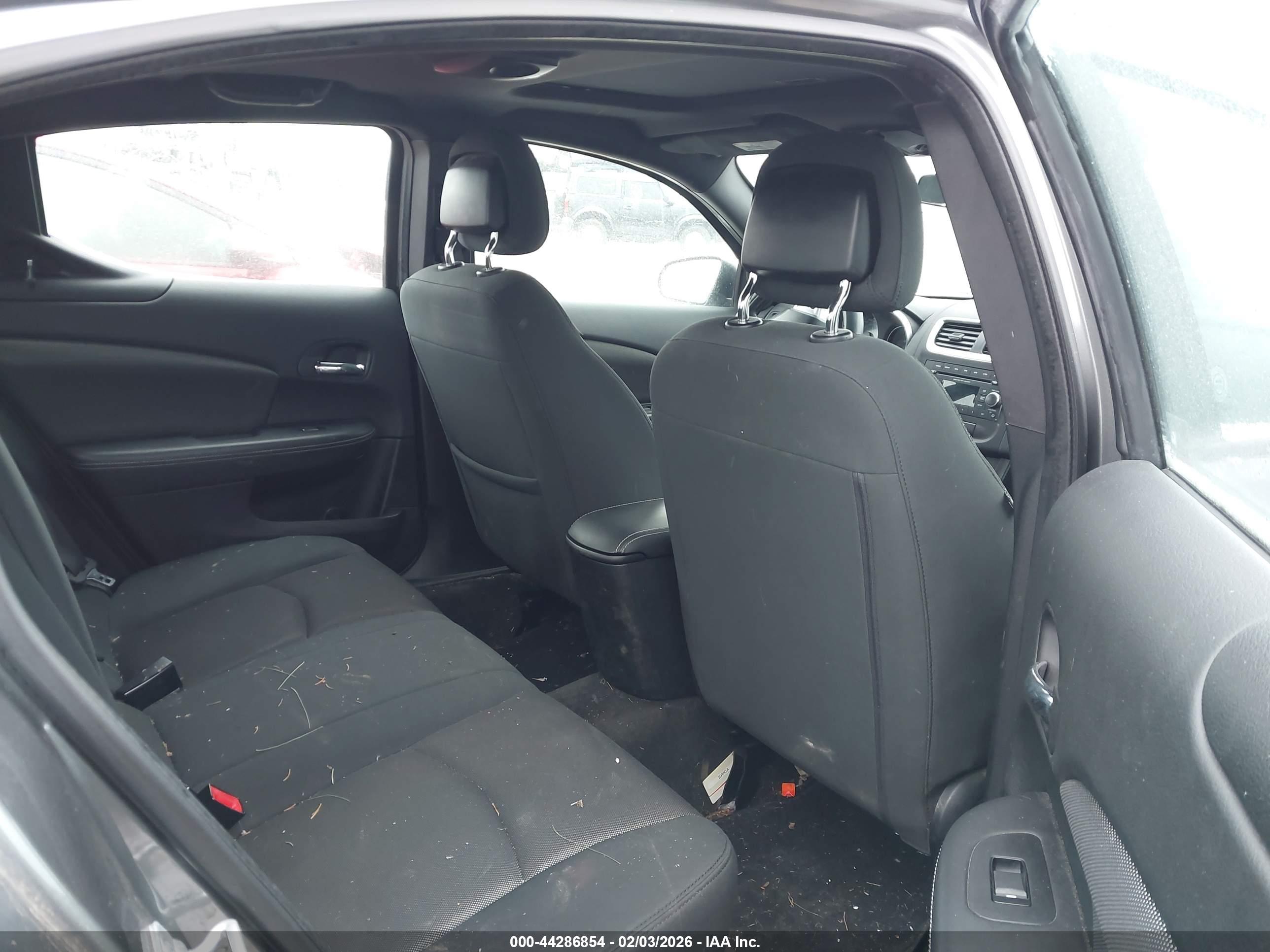 DODGE AVENGER image 8
