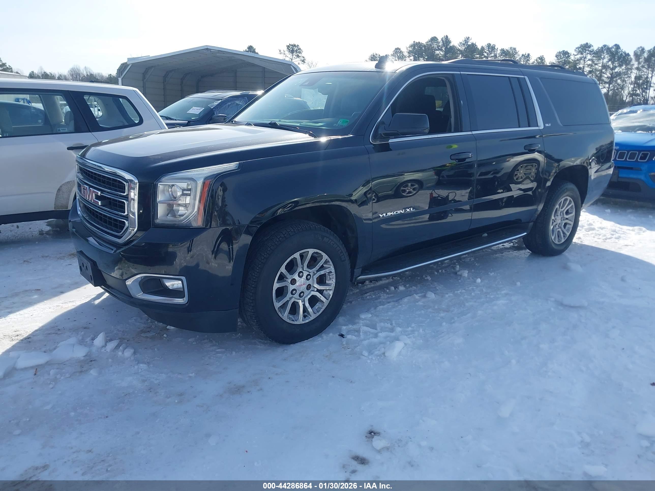 GMC YUKON image 2