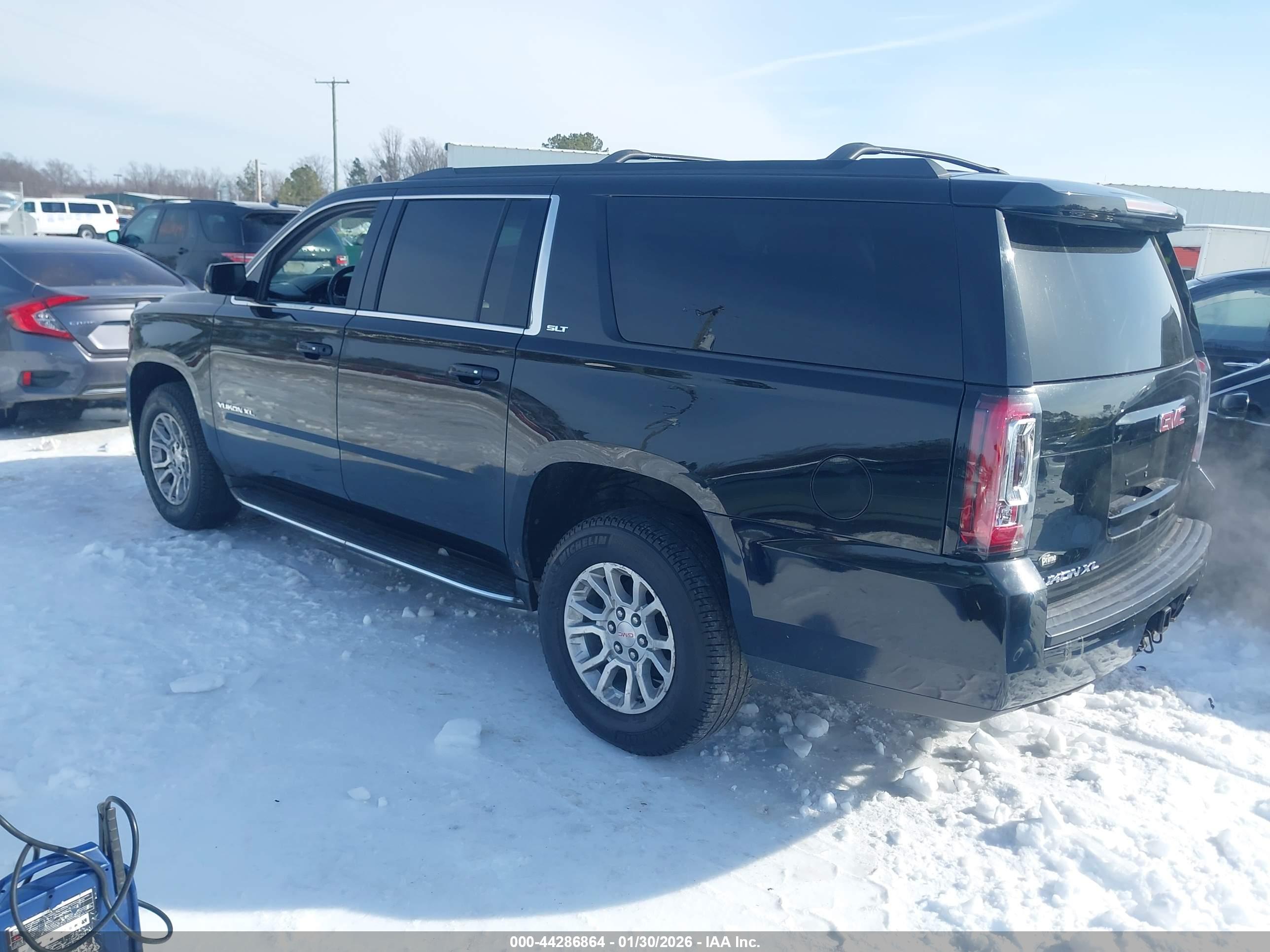 GMC YUKON image 3