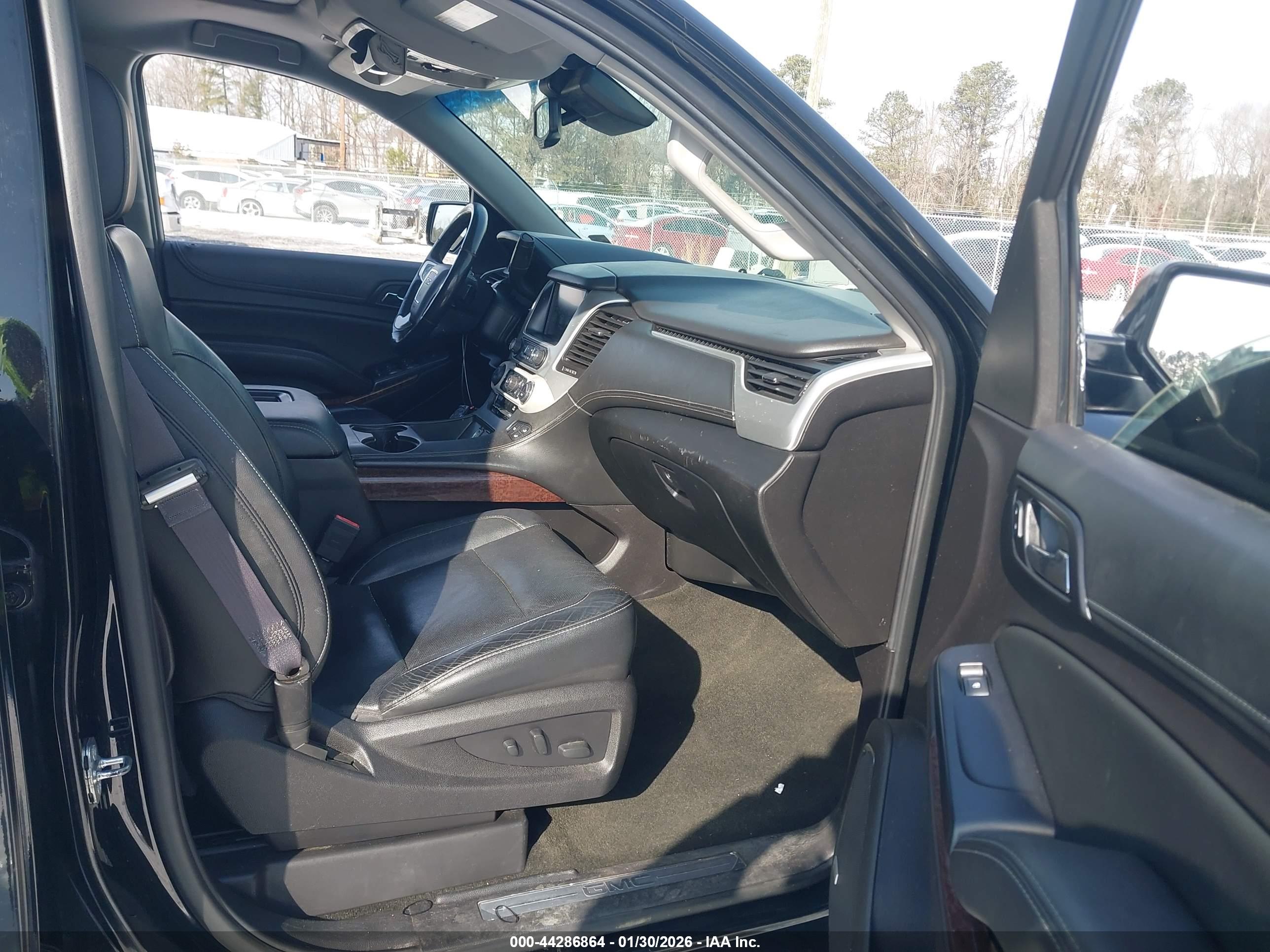 GMC YUKON image 5