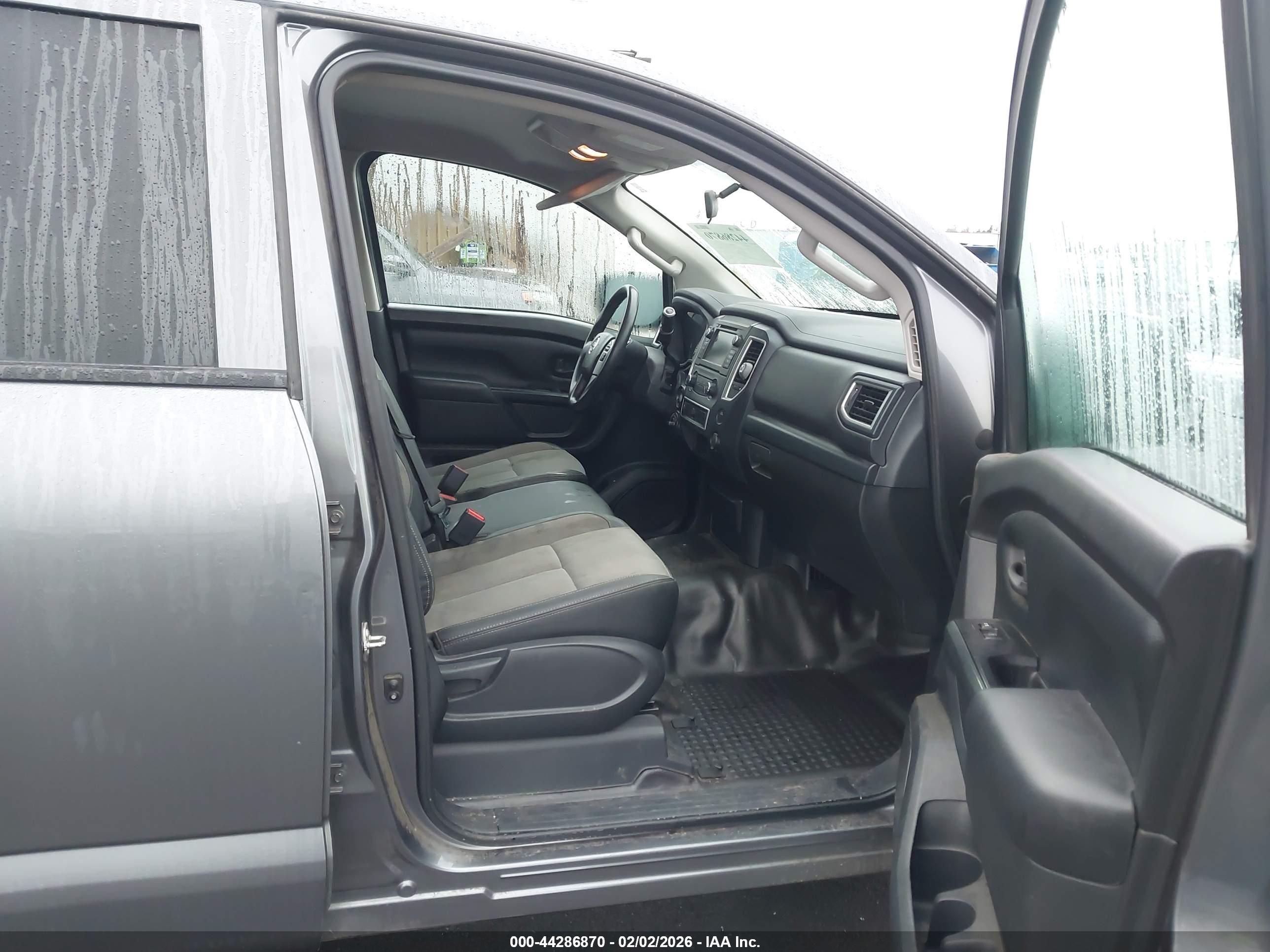 NISSAN TITAN image 5