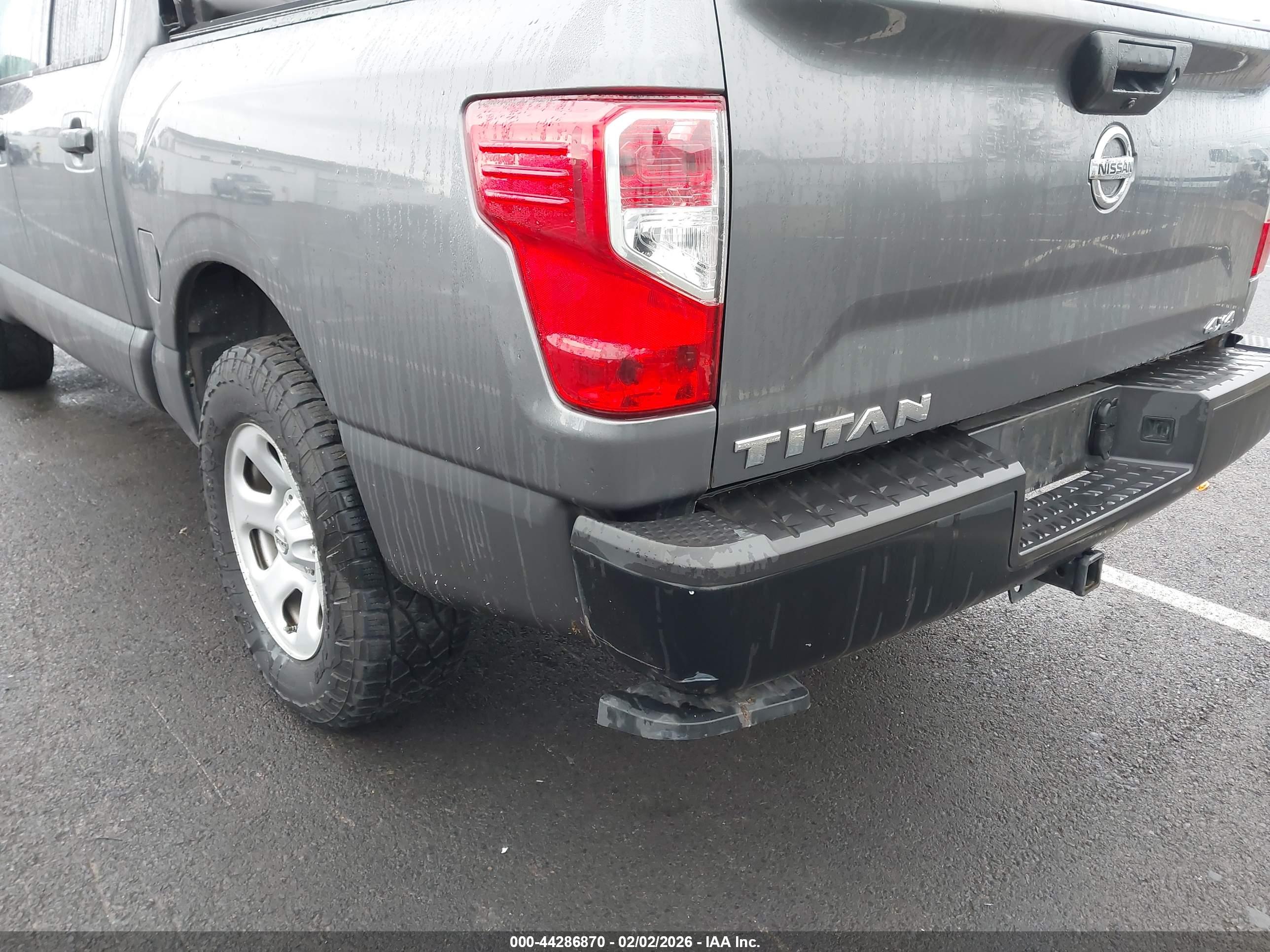 NISSAN TITAN image 6