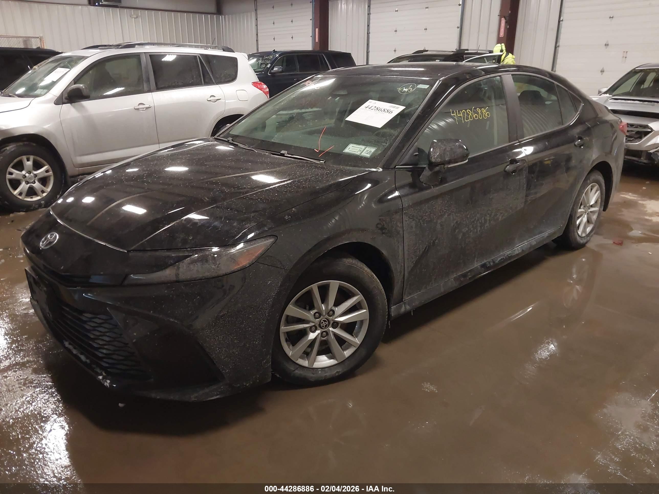 TOYOTA CAMRY image 2