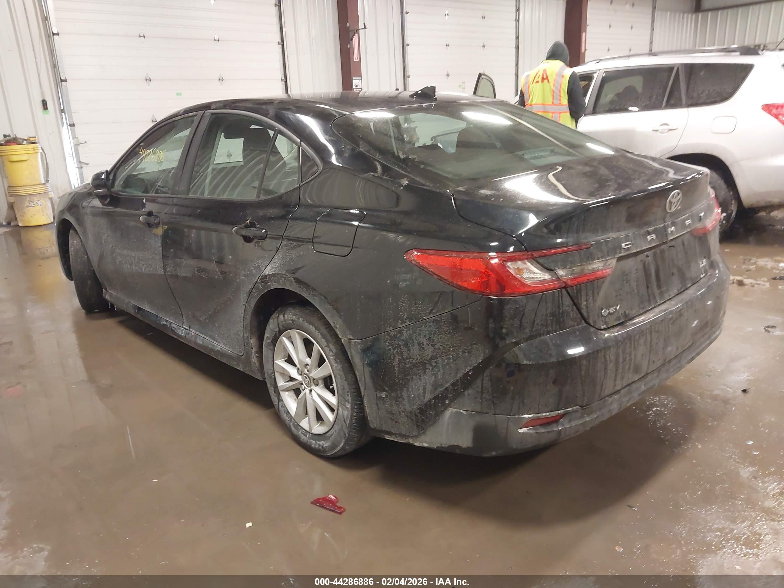TOYOTA CAMRY image 3