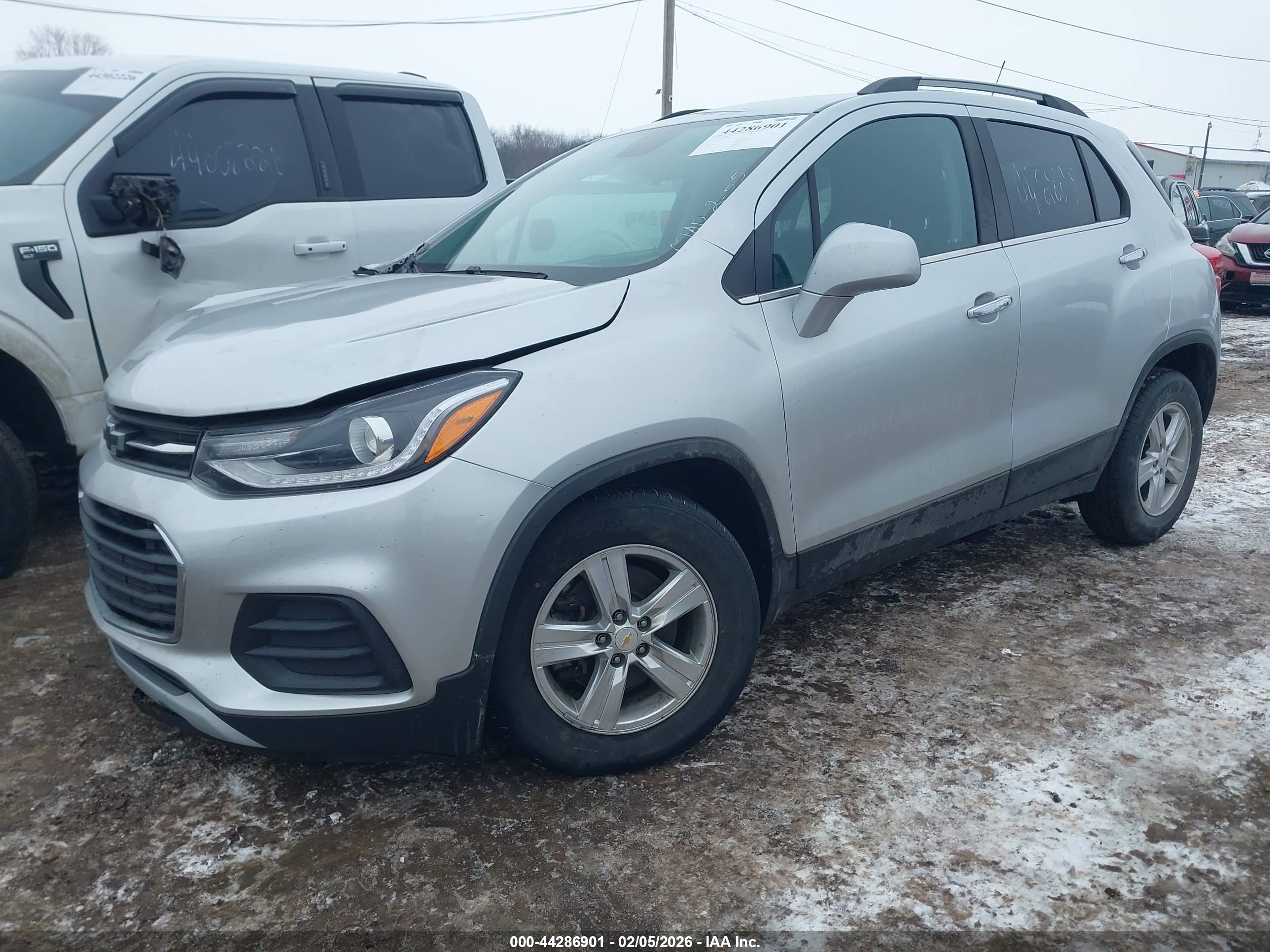 CHEVROLET TRAX image 2