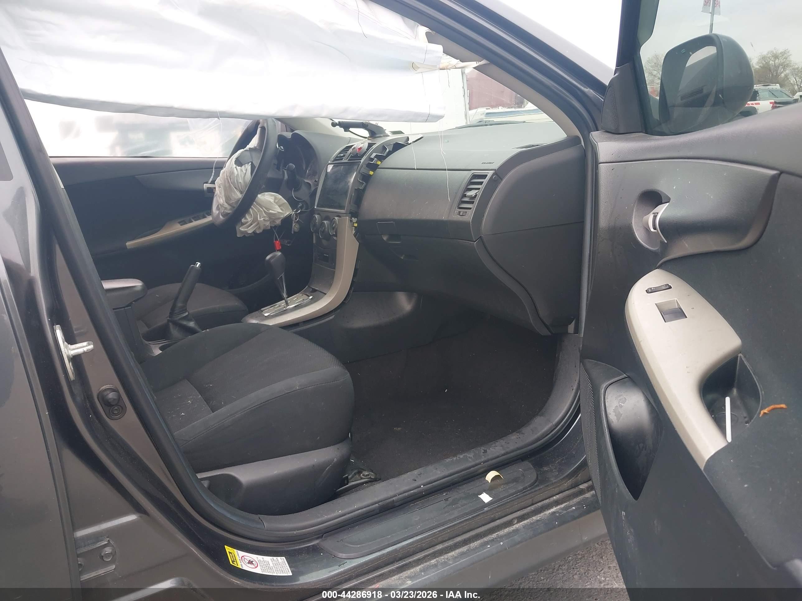 TOYOTA COROLLA image 5