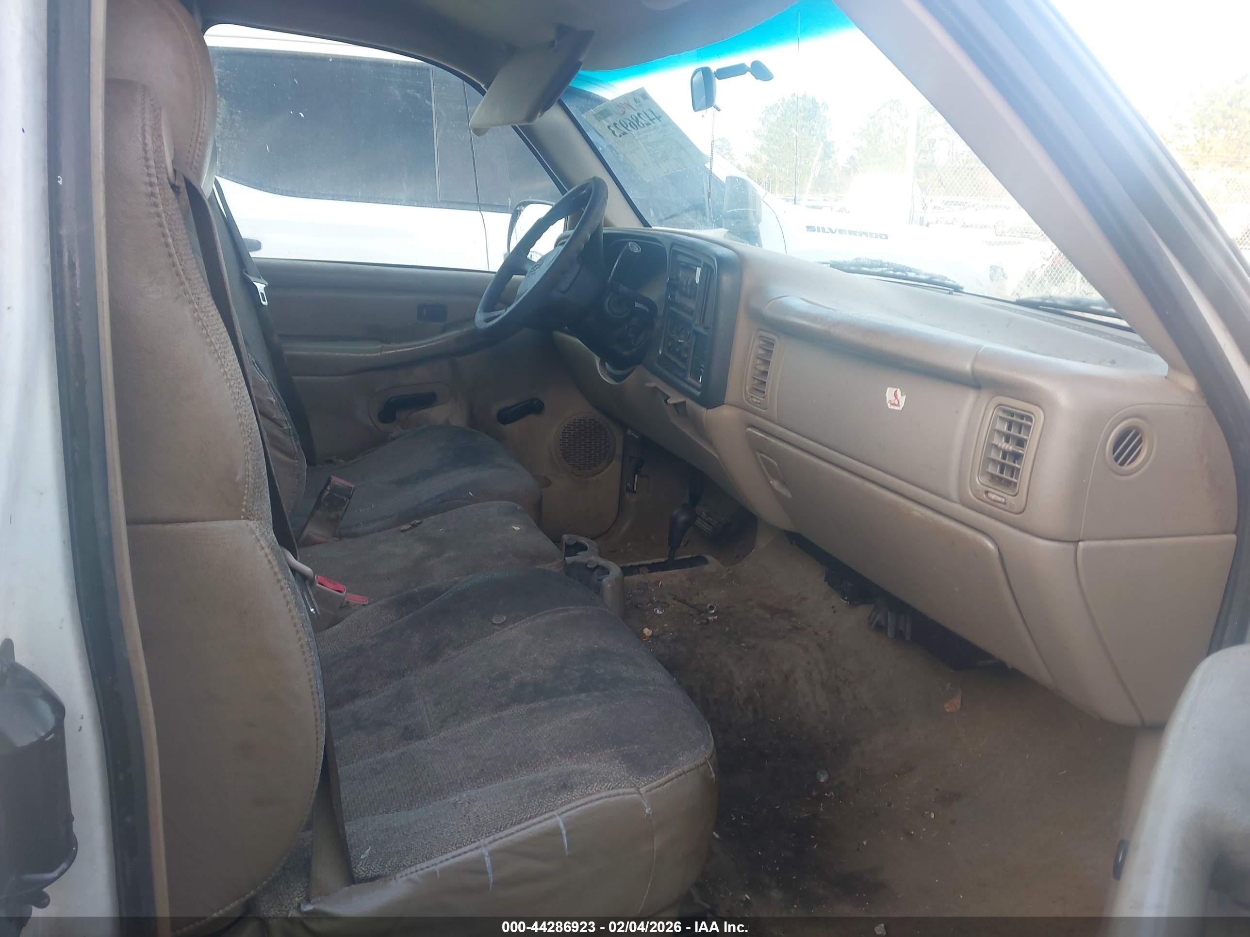 CHEVROLET SILVERADO image 5
