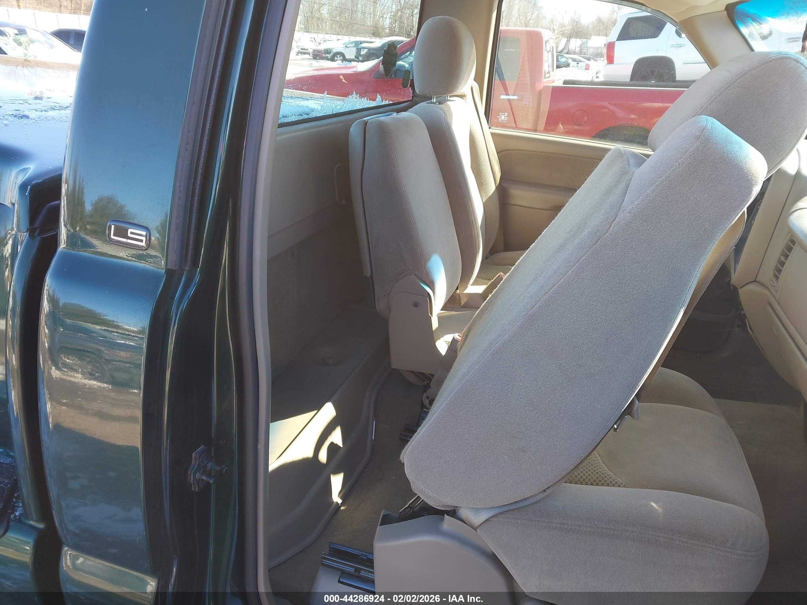 CHEVROLET SILVERADO image 8