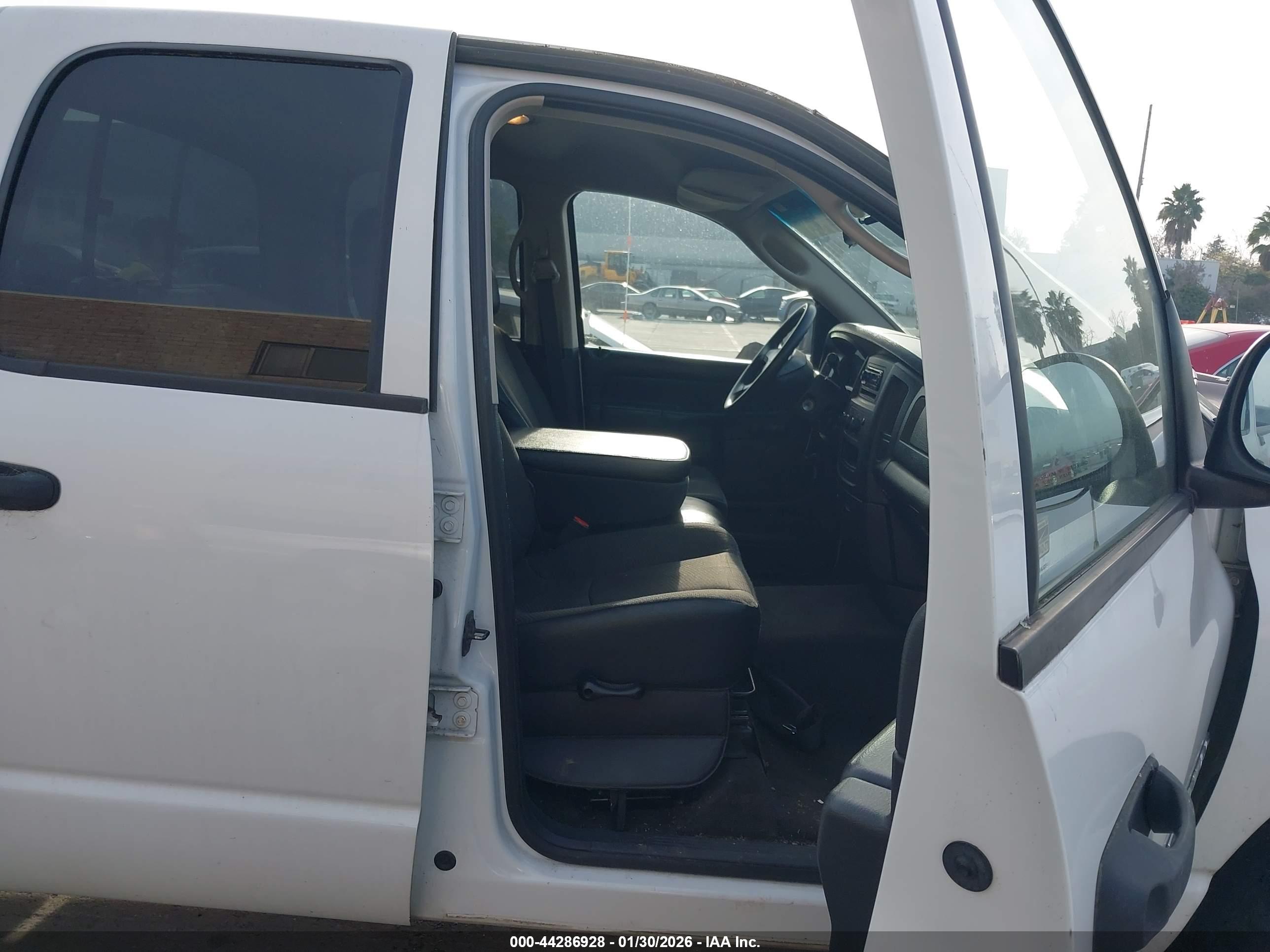 DODGE RAM image 5