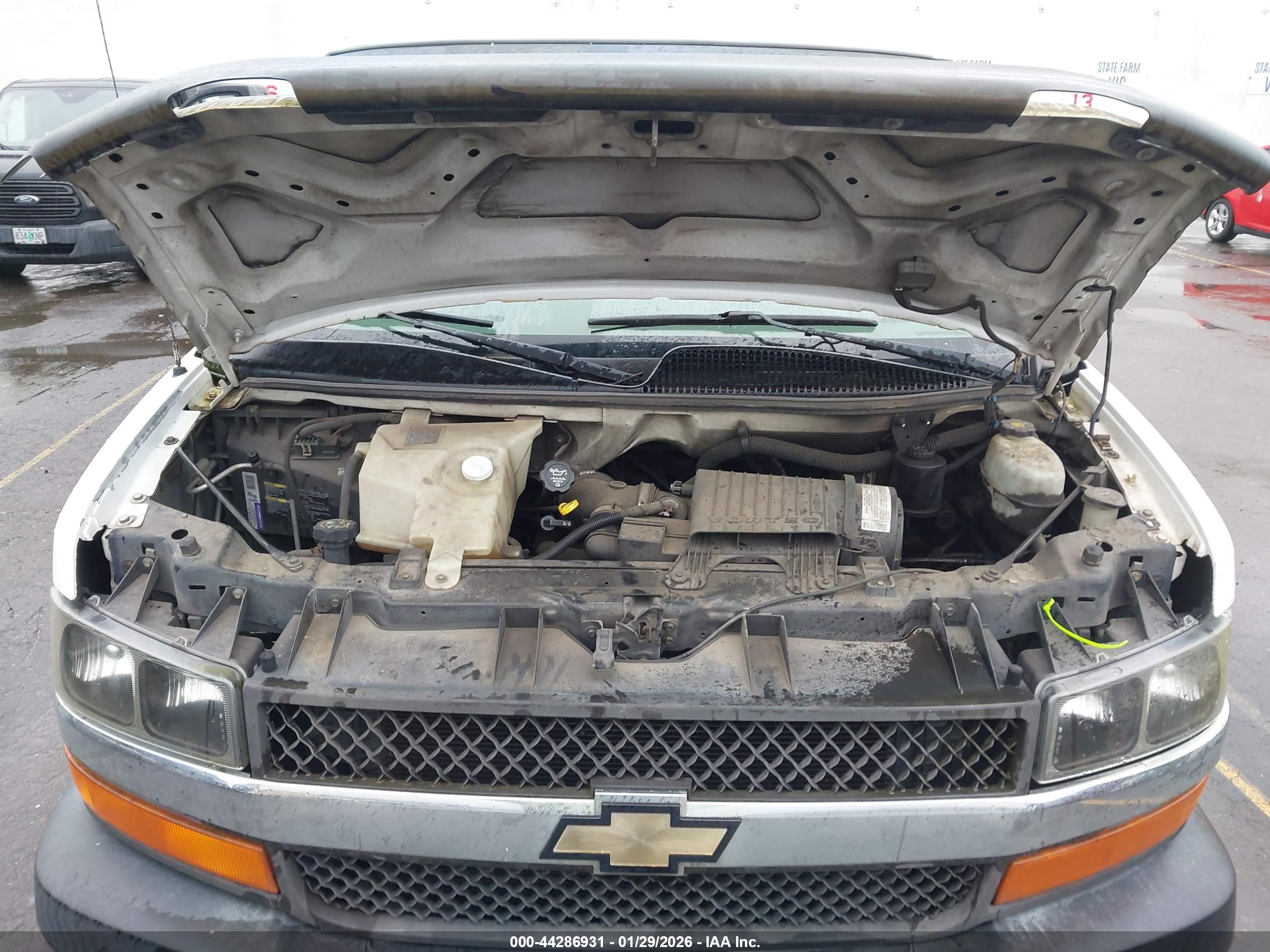 CHEVROLET EXPRESS image 10