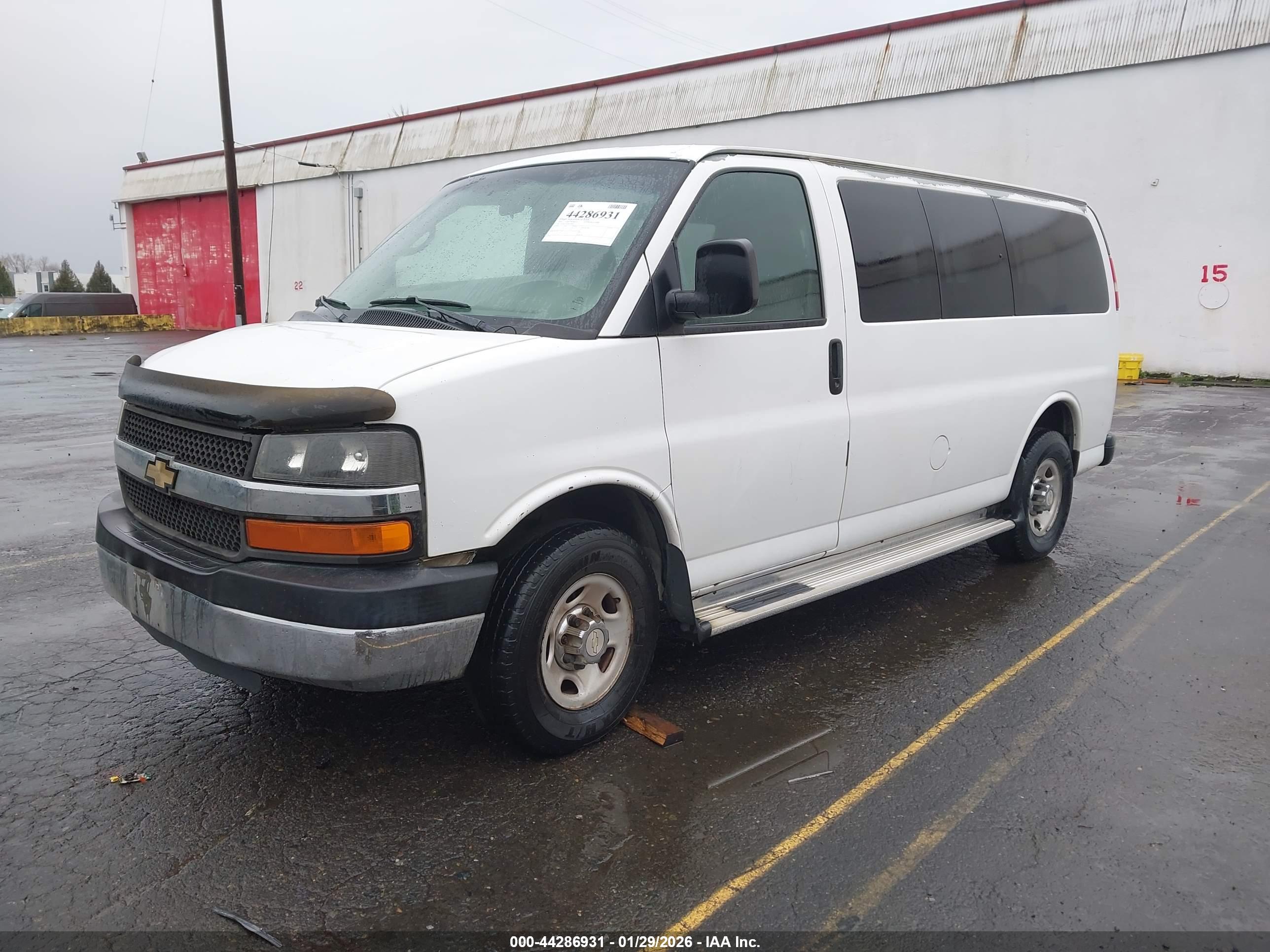CHEVROLET EXPRESS image 2
