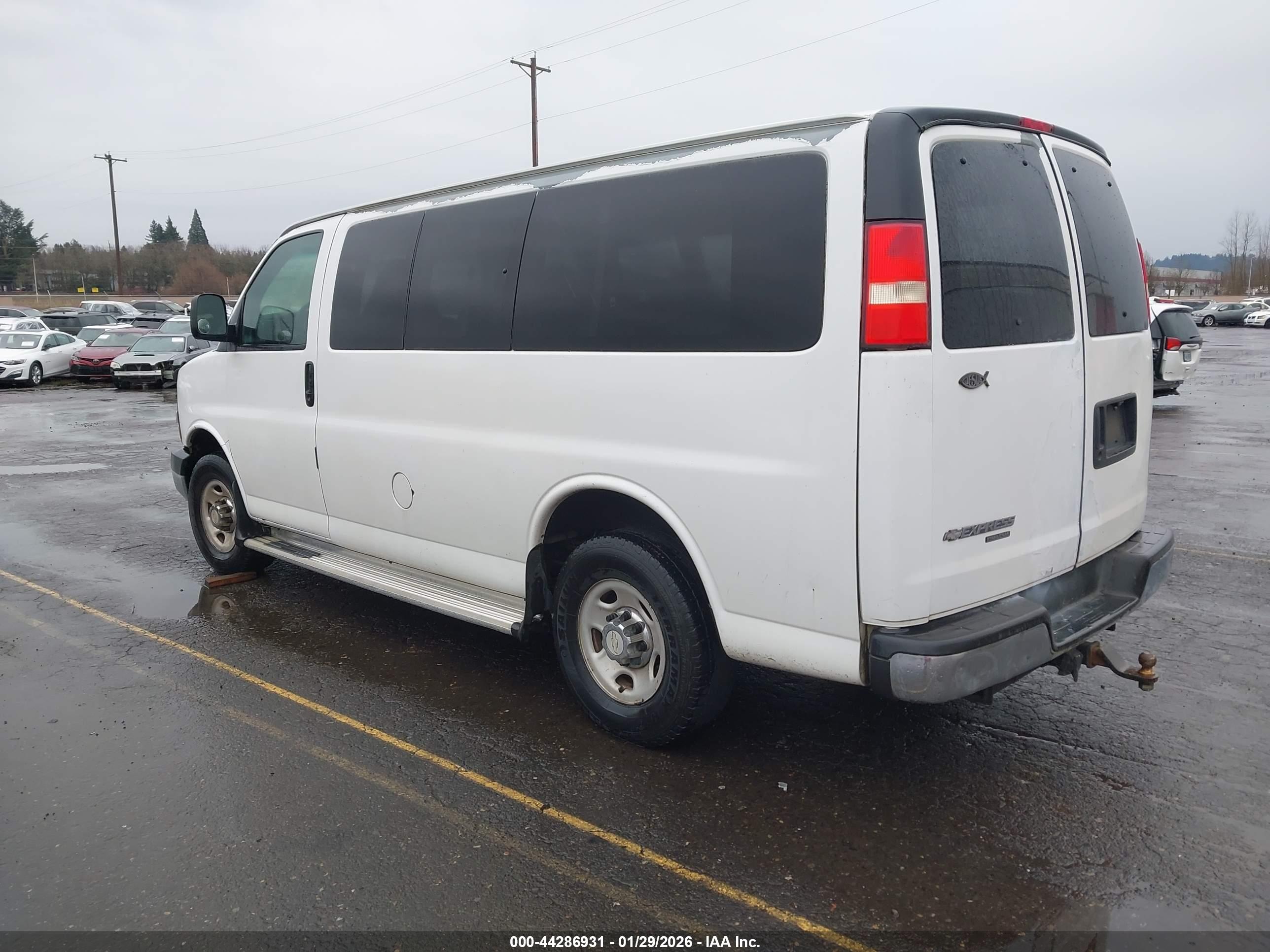 CHEVROLET EXPRESS image 3