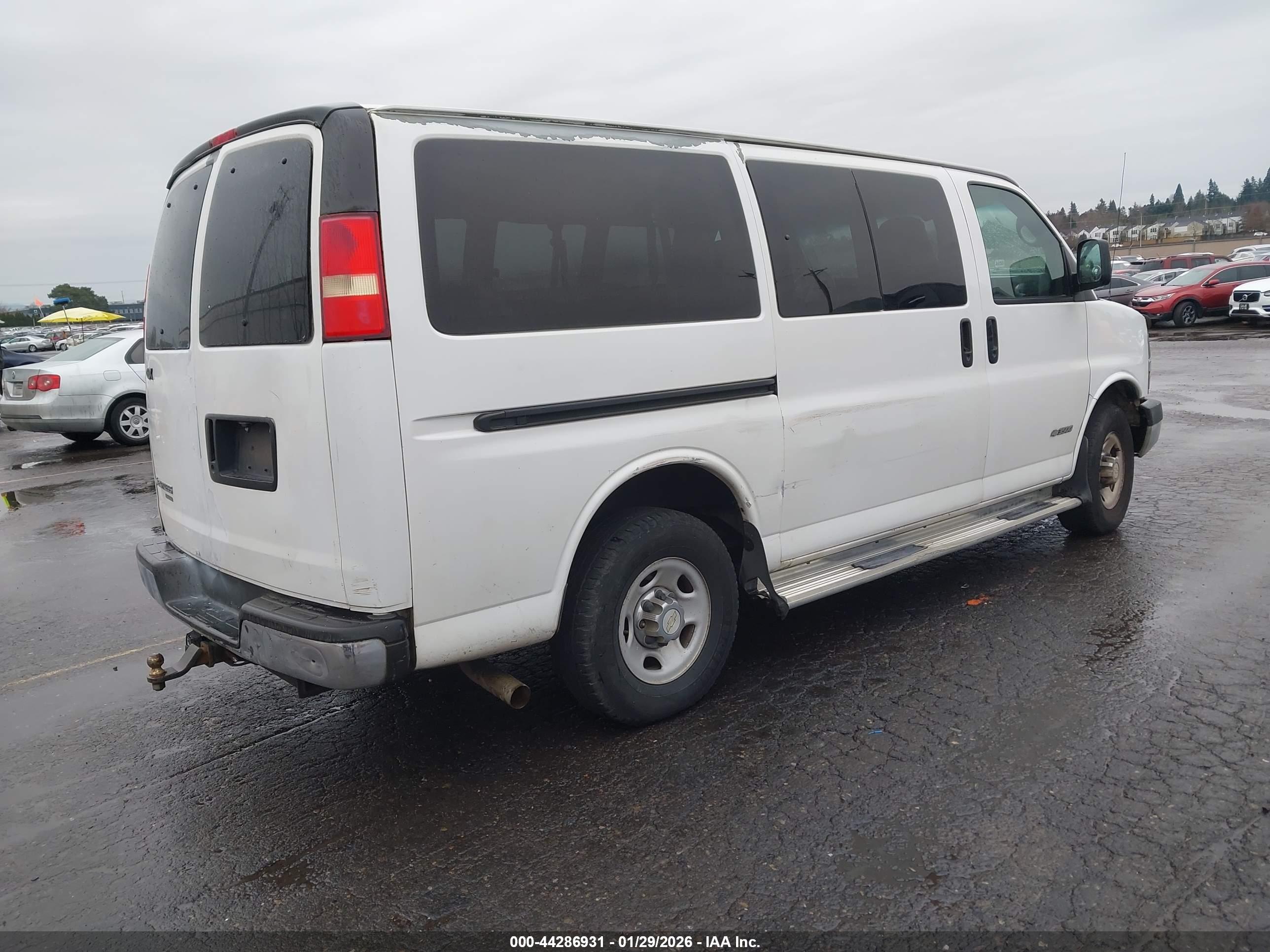 CHEVROLET EXPRESS image 4