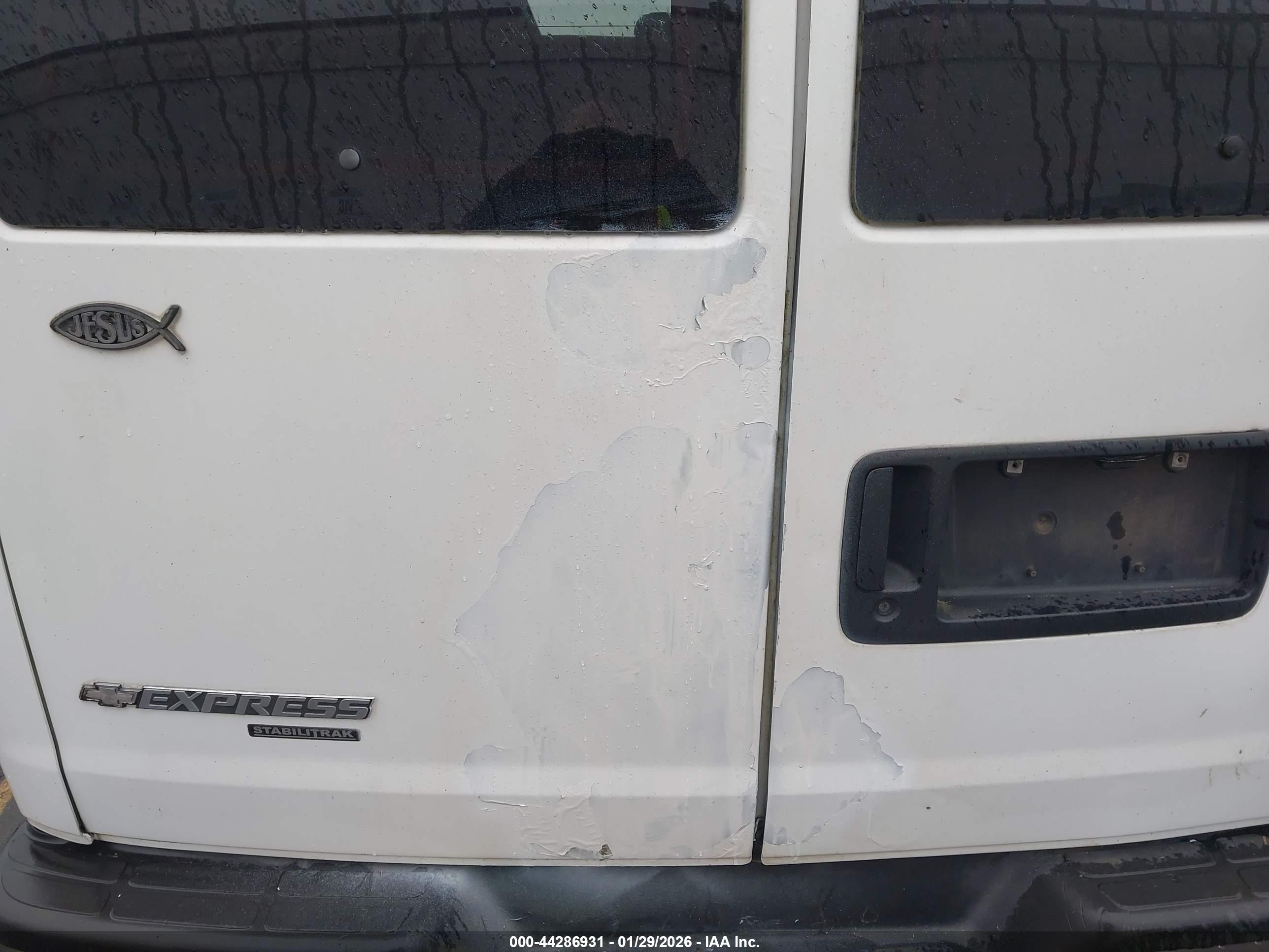 CHEVROLET EXPRESS image 6
