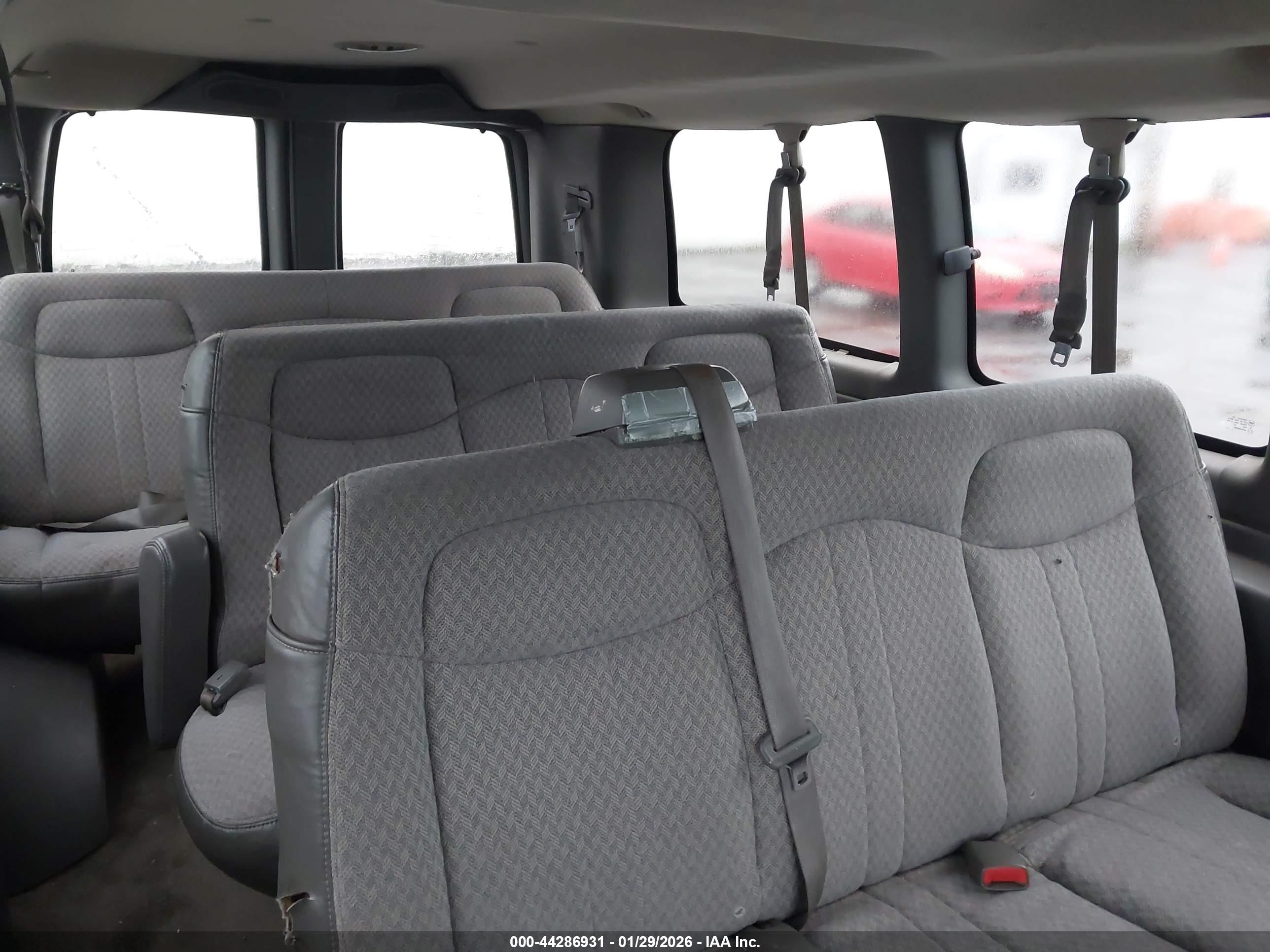 CHEVROLET EXPRESS image 8