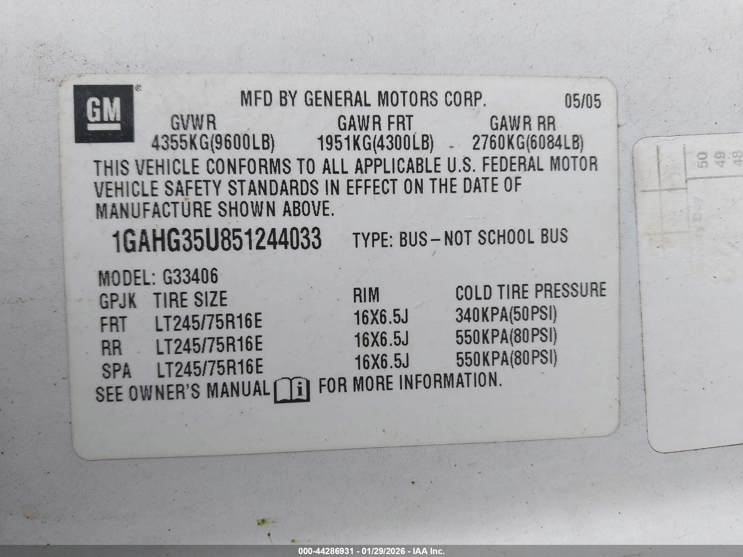 CHEVROLET EXPRESS image 9