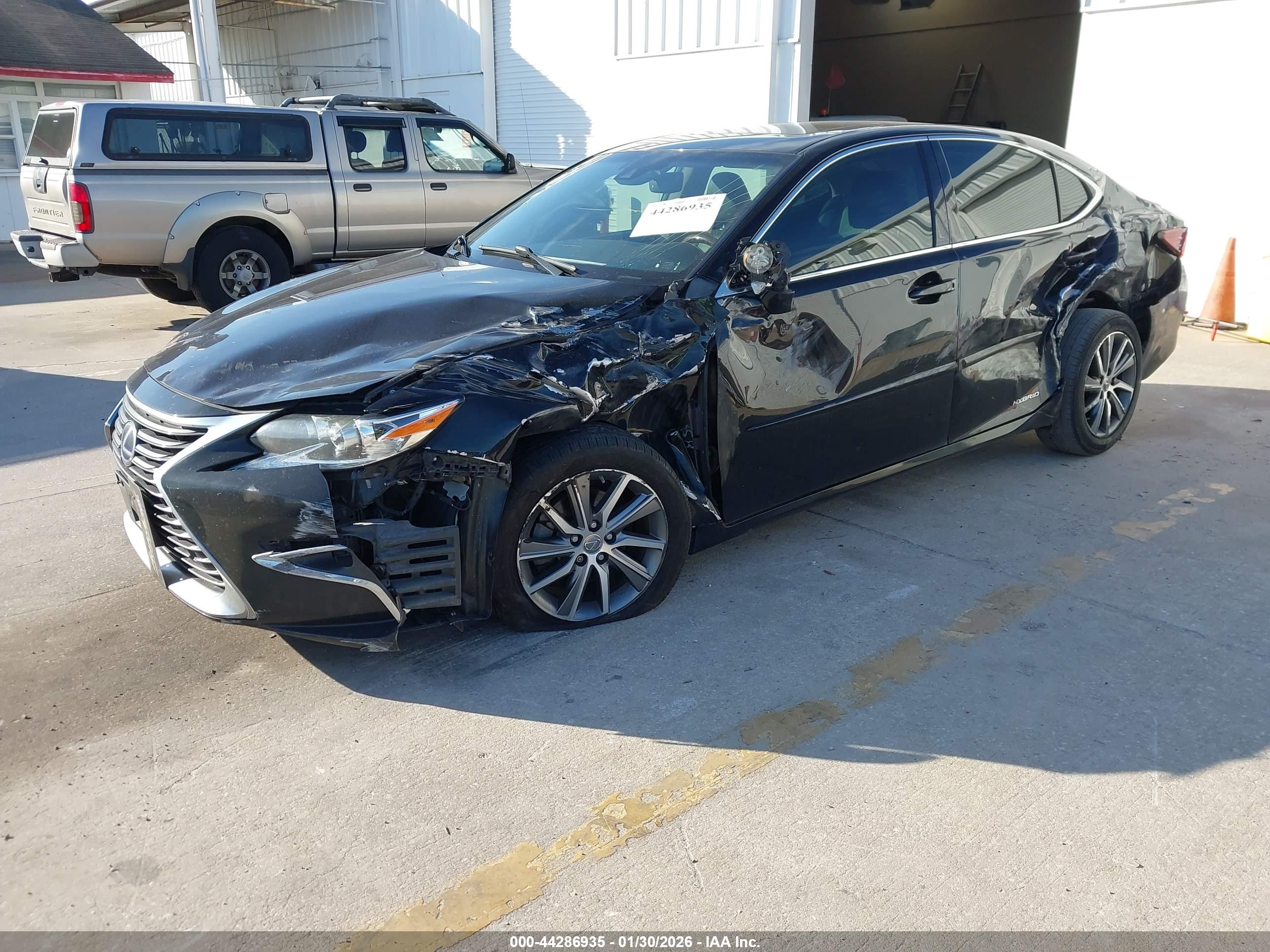 LEXUS ES image 2