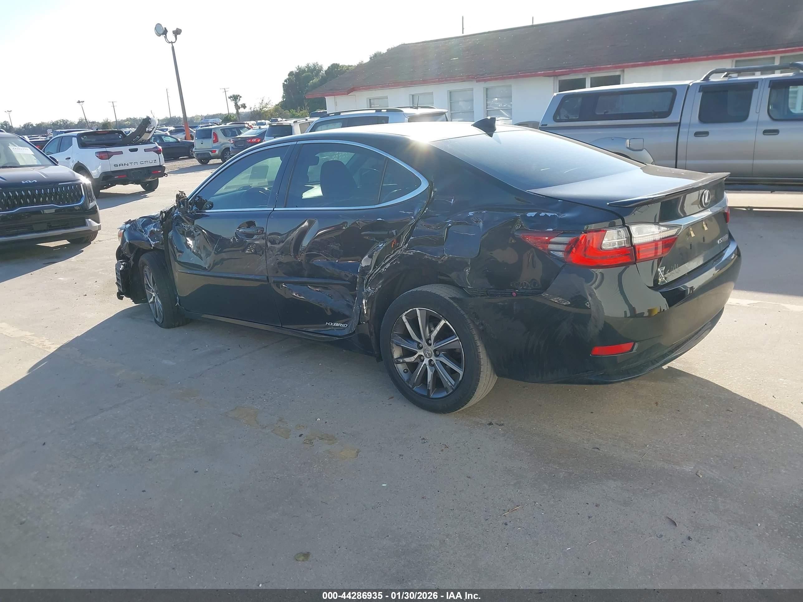 LEXUS ES image 3