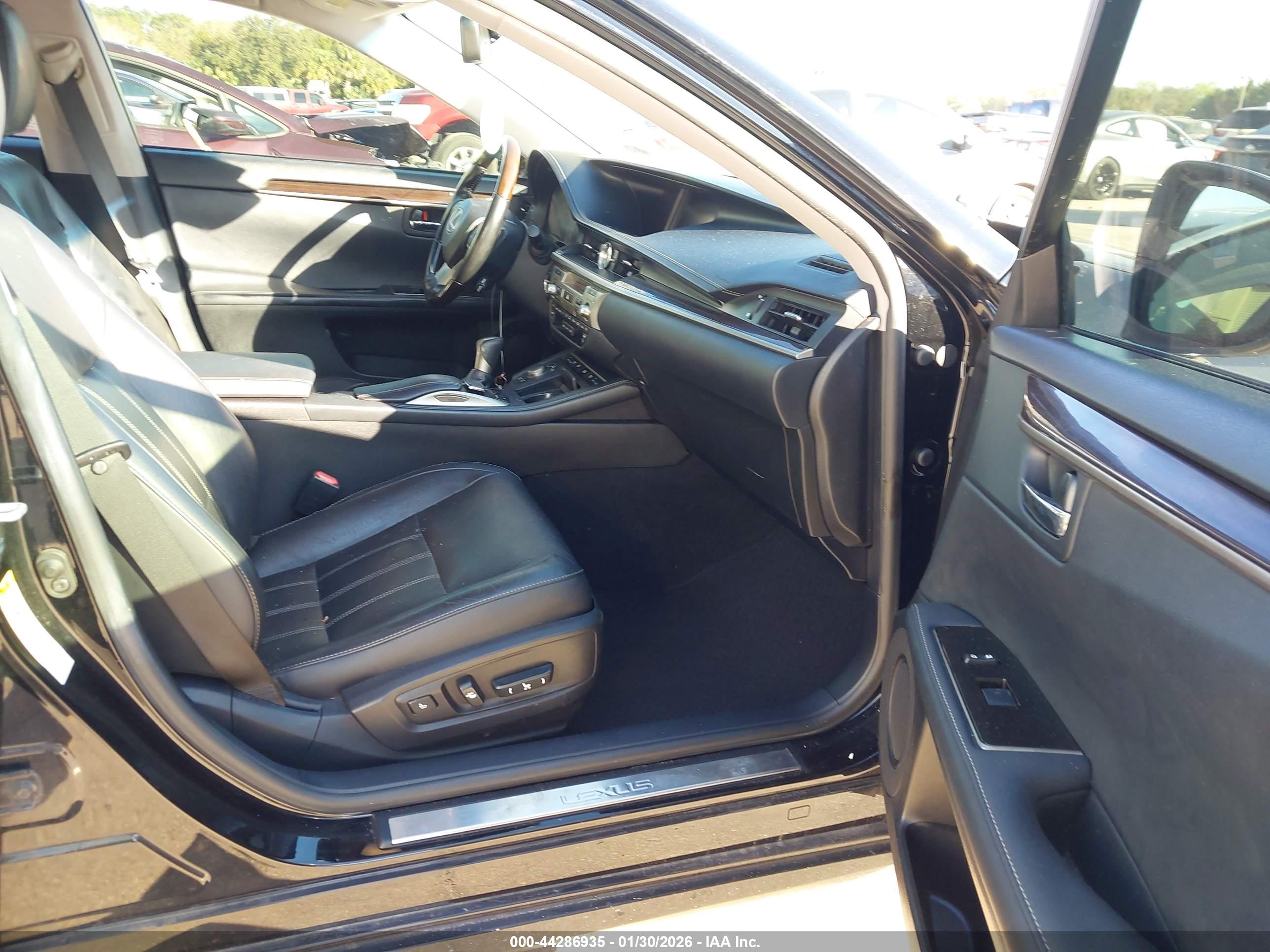 LEXUS ES image 5