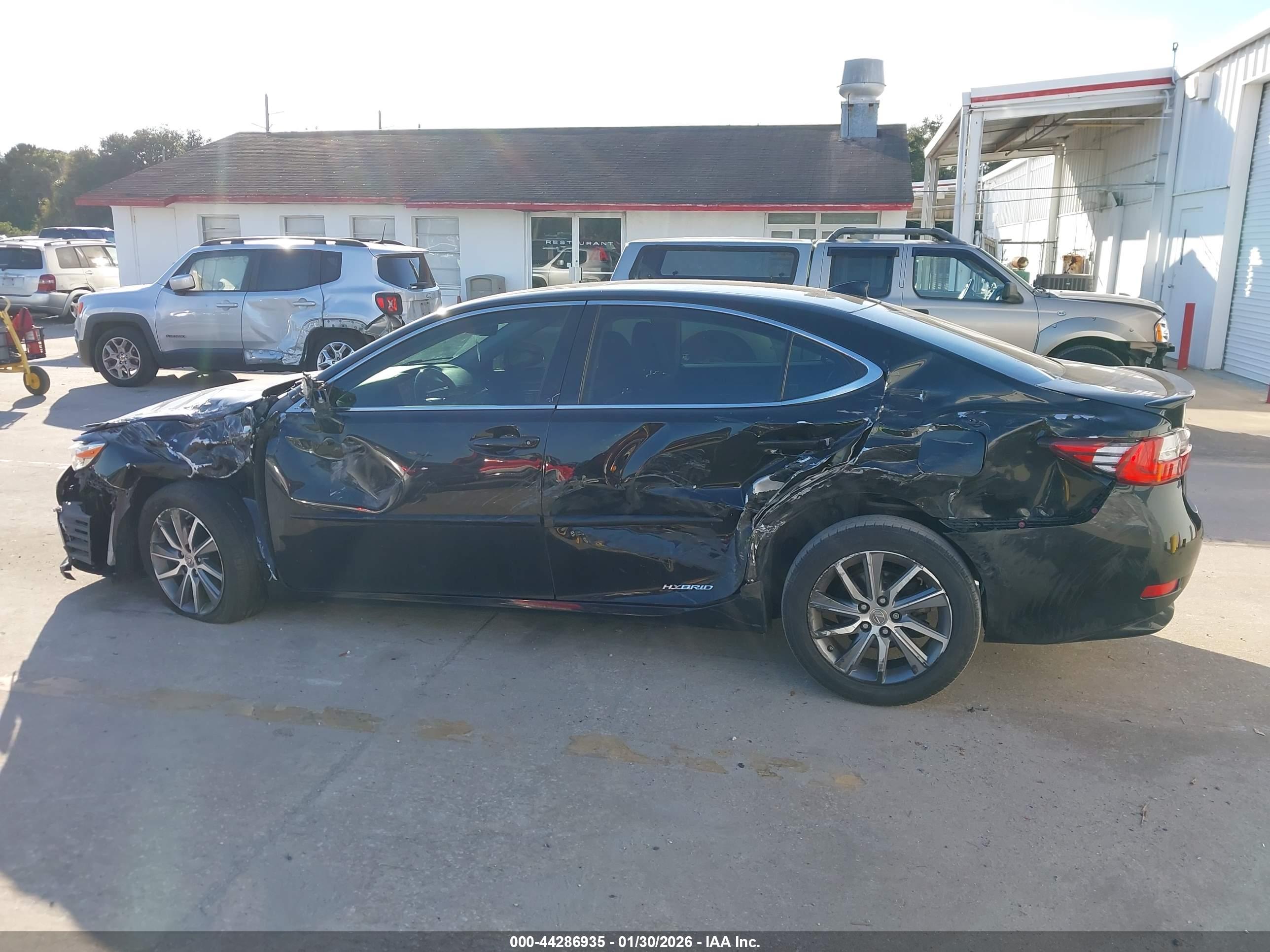 LEXUS ES image 6