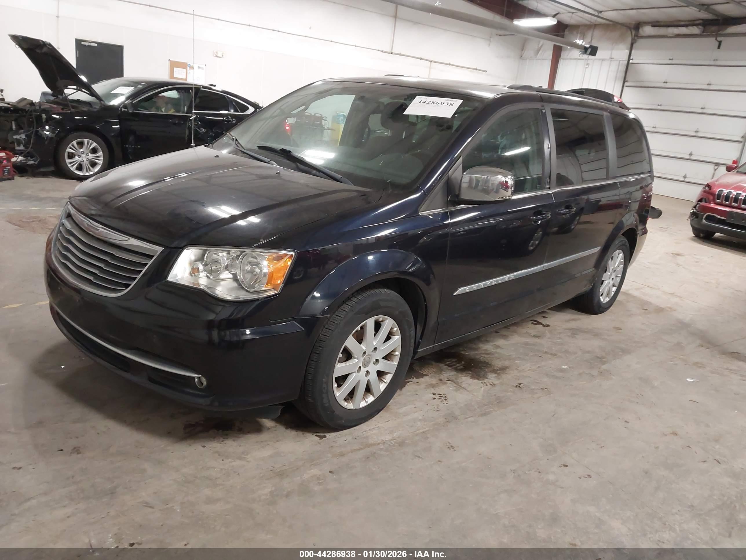 CHRYSLER TOWN image 2