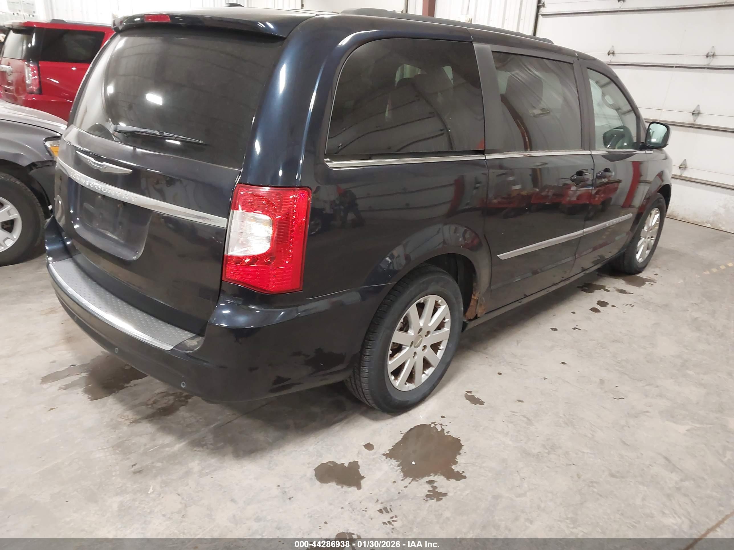 CHRYSLER TOWN image 4