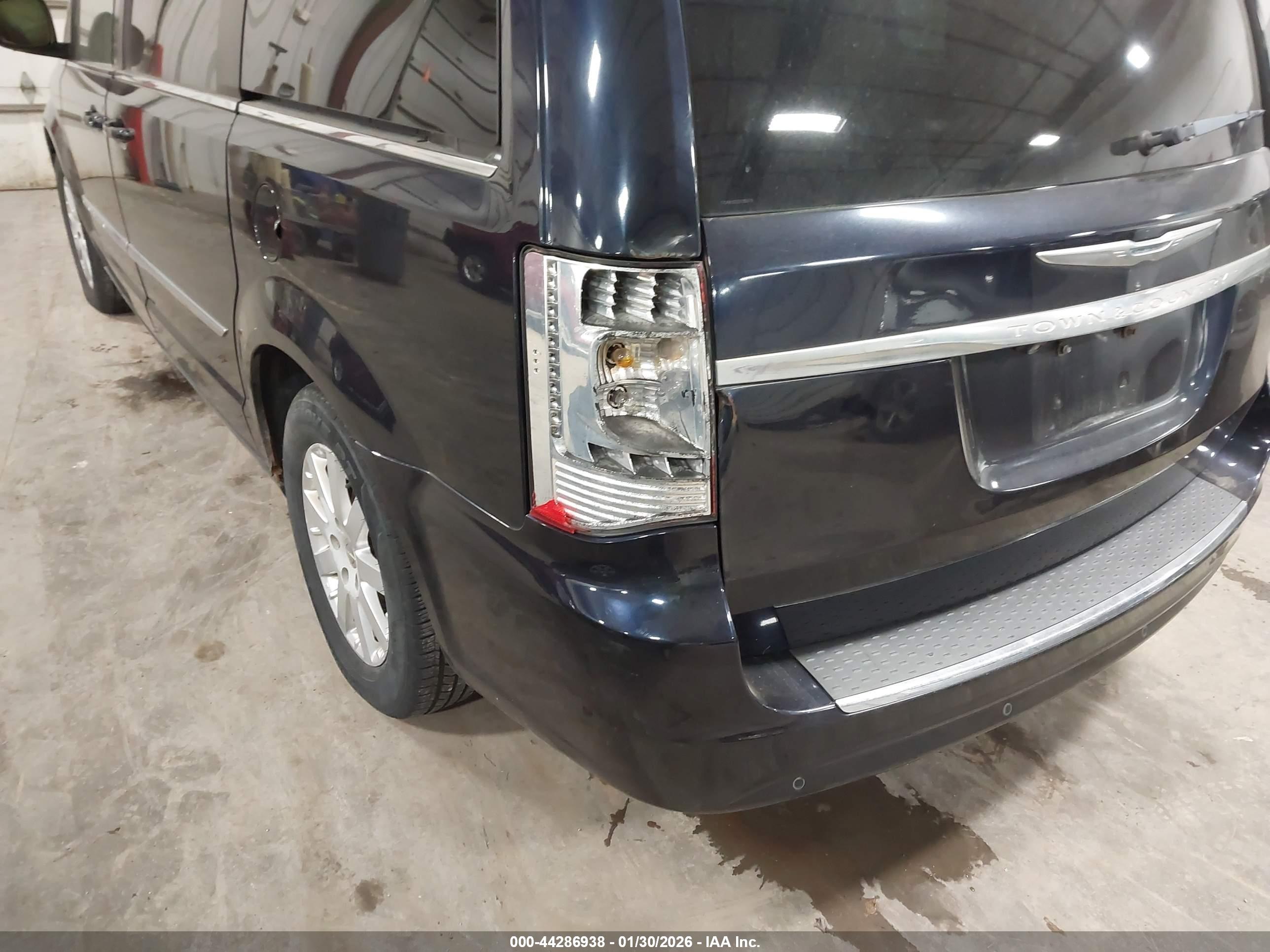 CHRYSLER TOWN image 6
