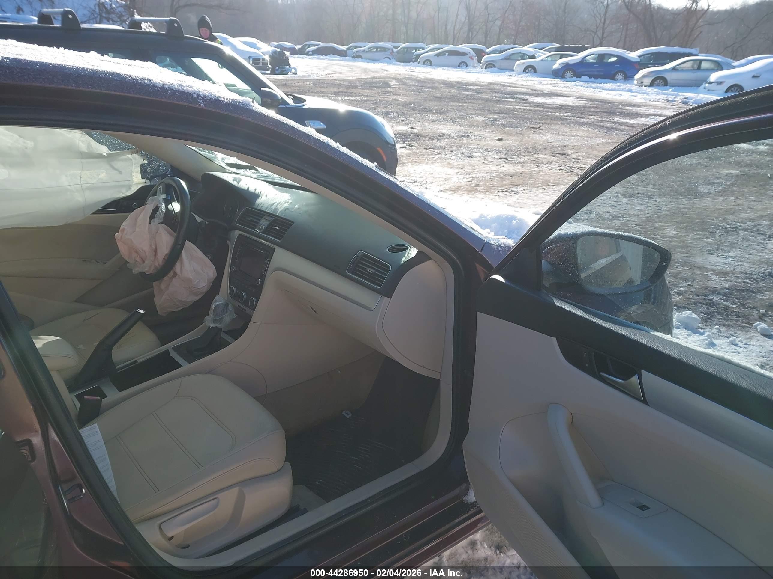 VOLKSWAGEN PASSAT image 5