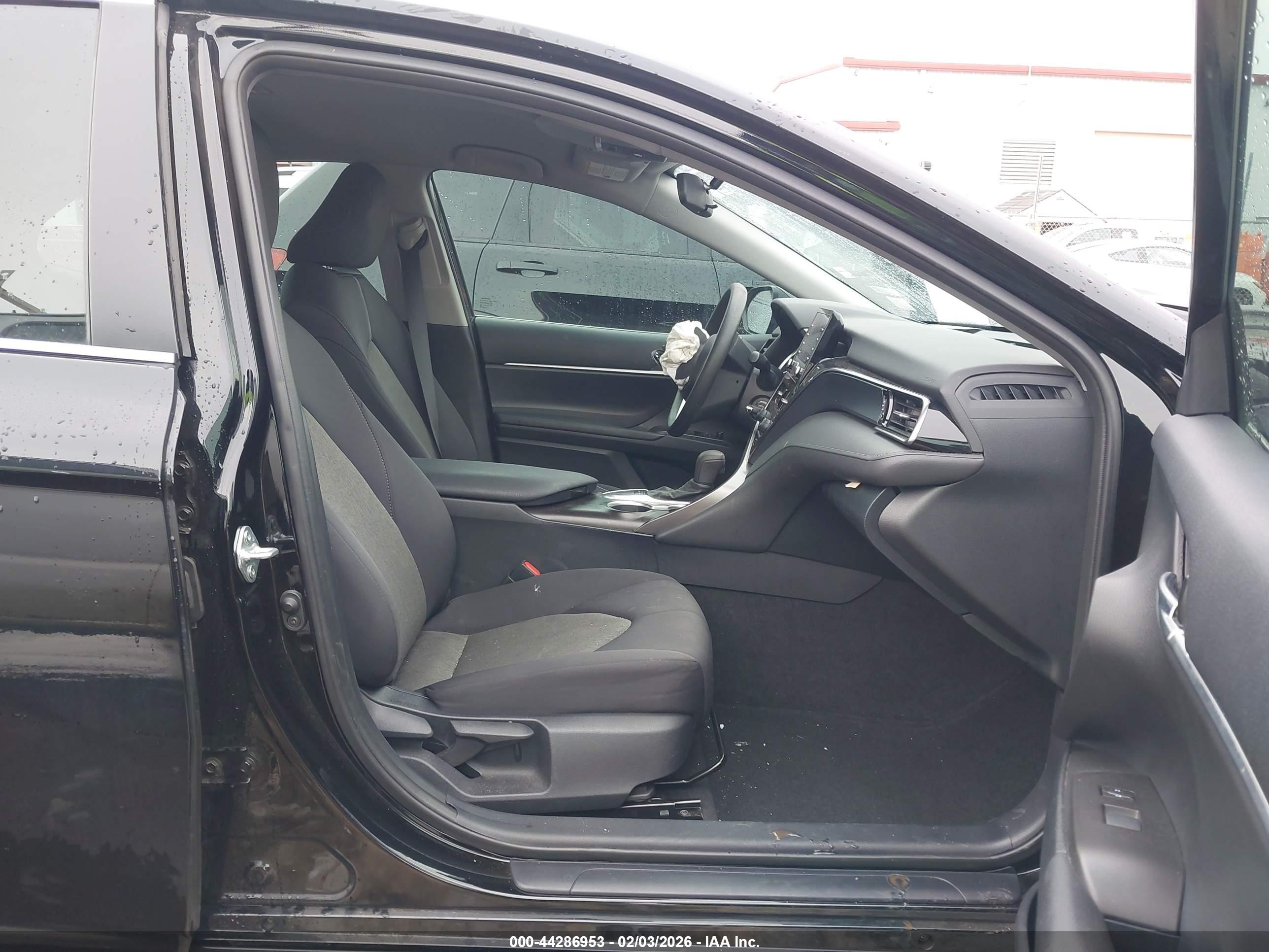 TOYOTA CAMRY image 5